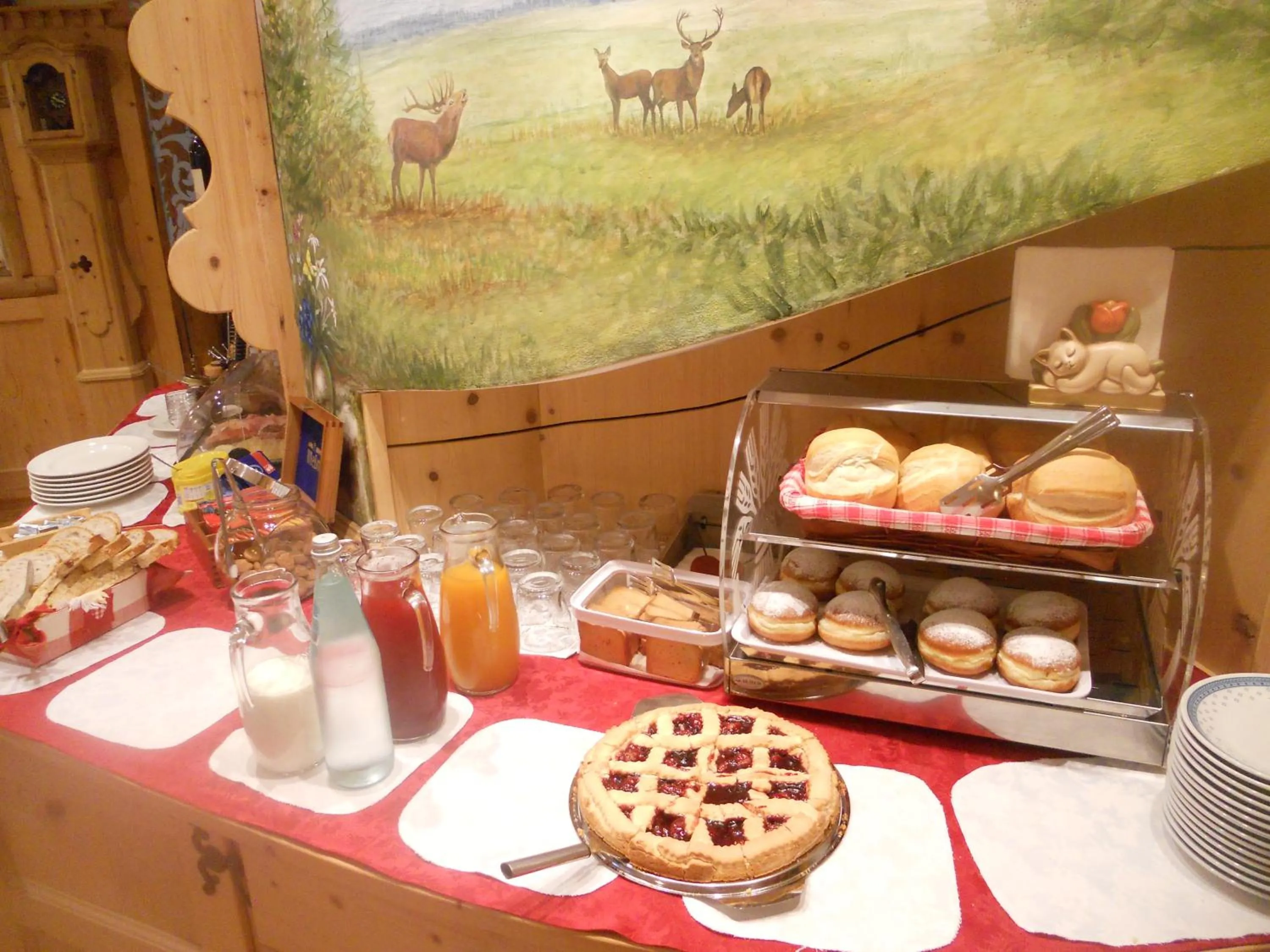 Breakfast in Hotel Garnì Salvanel