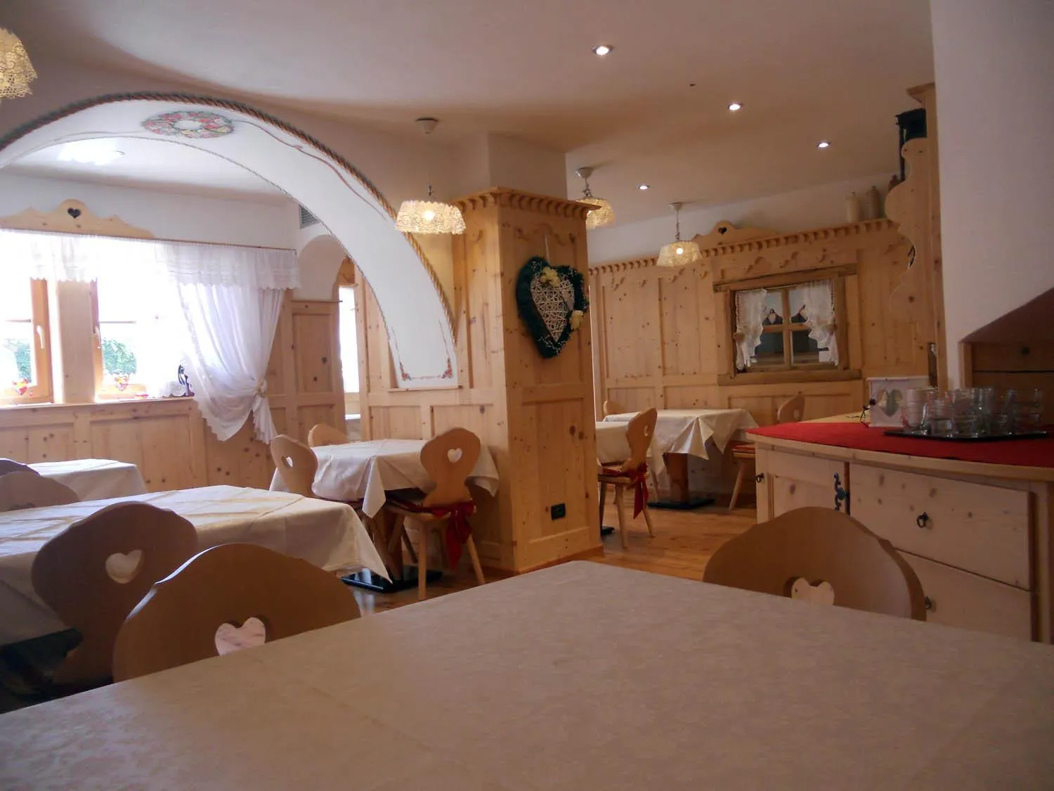 Restaurant/places to eat in Hotel Garnì Salvanel