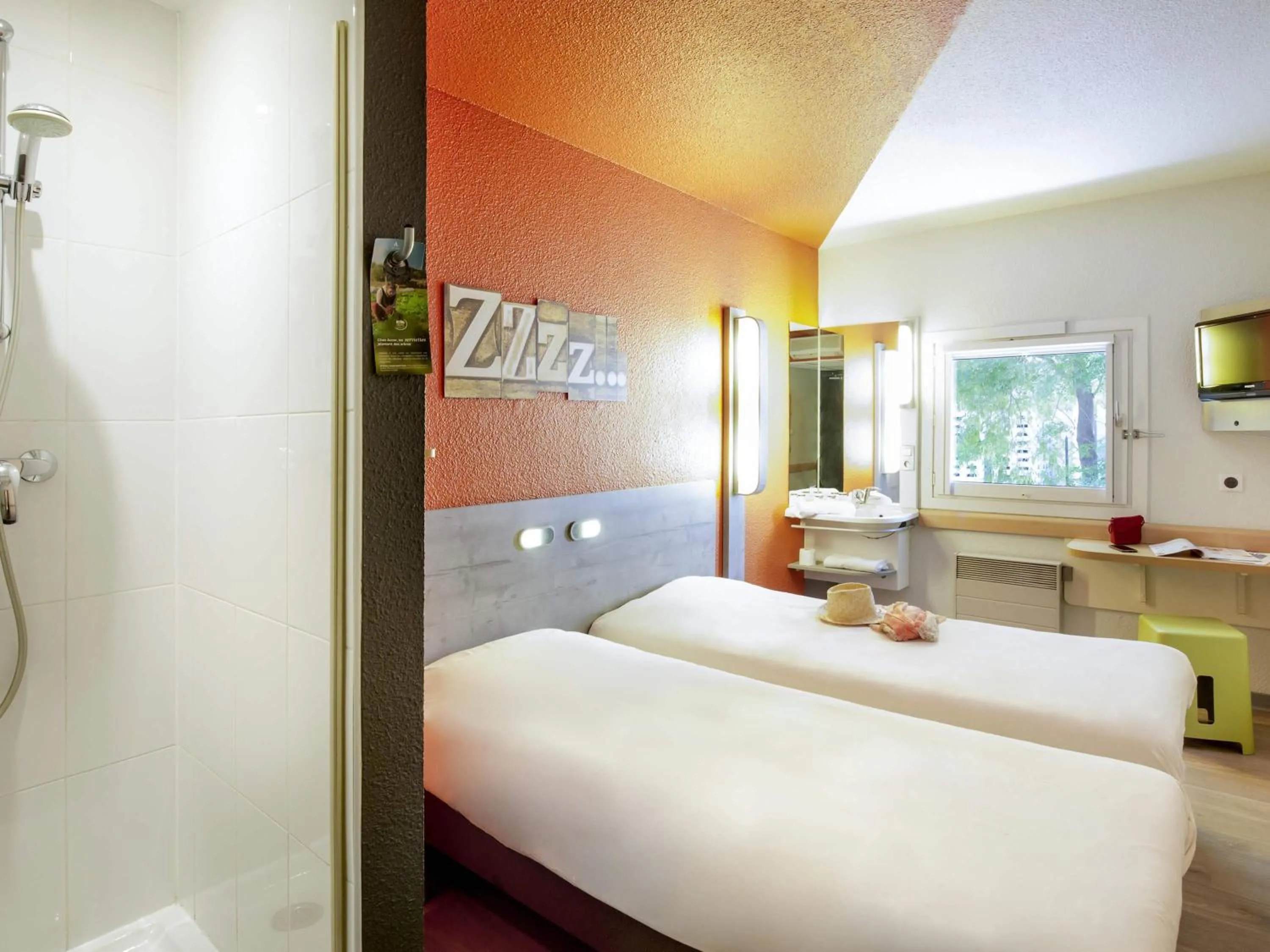 Bedroom, Bed in Ibis Budget Fréjus Capitou