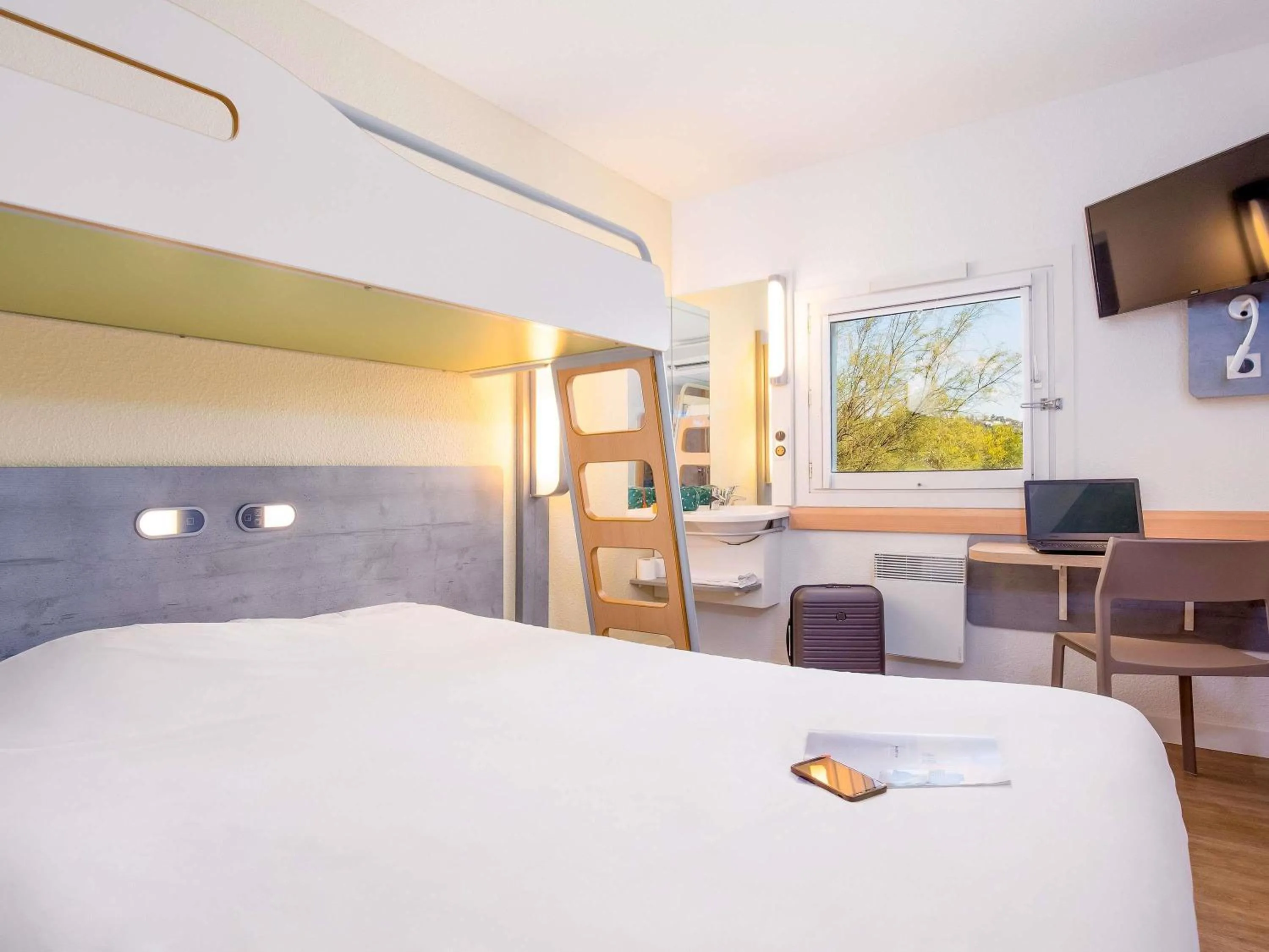 Bedroom, Bed in Ibis Budget Fréjus Capitou