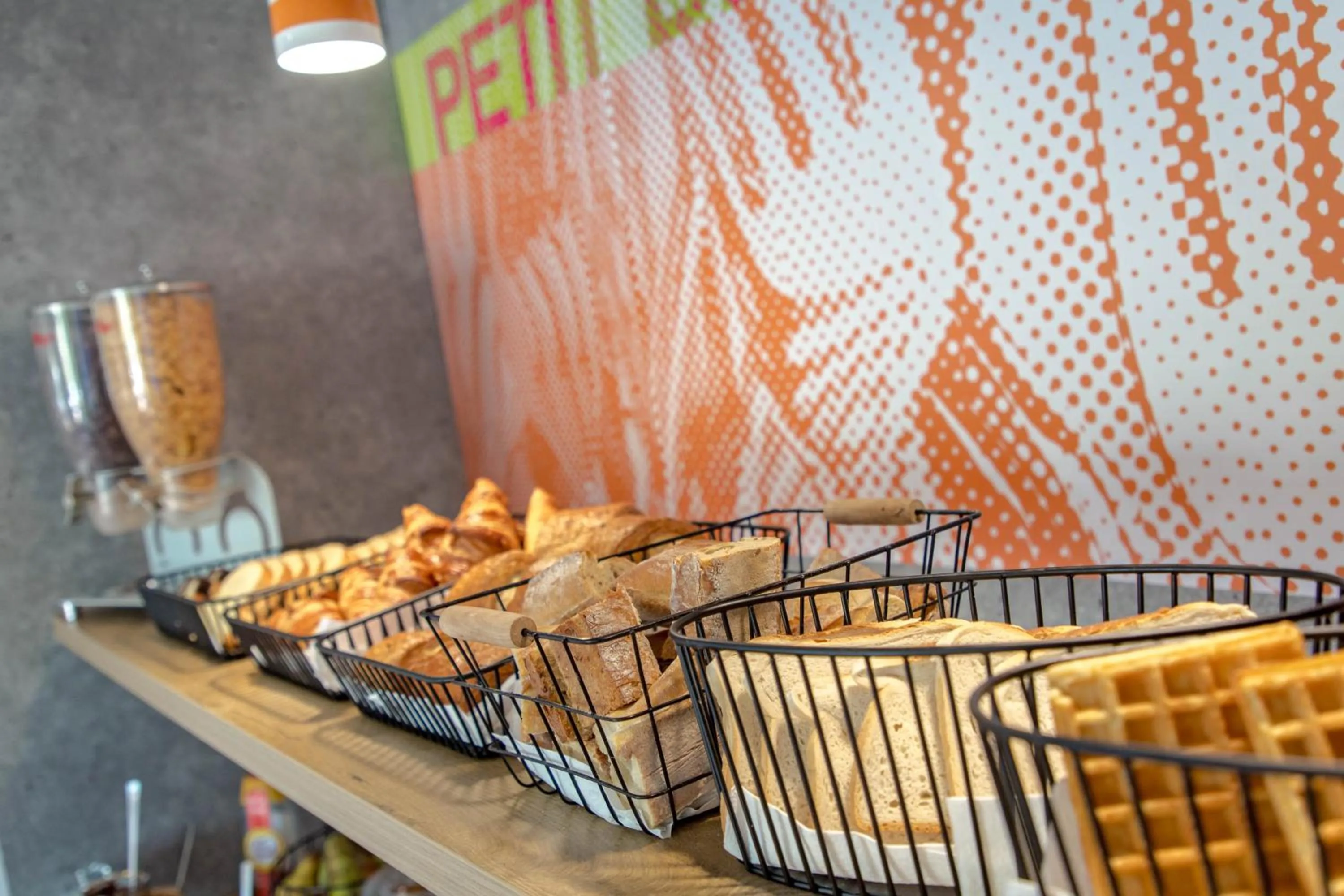 Food in Ibis Budget Fréjus Capitou