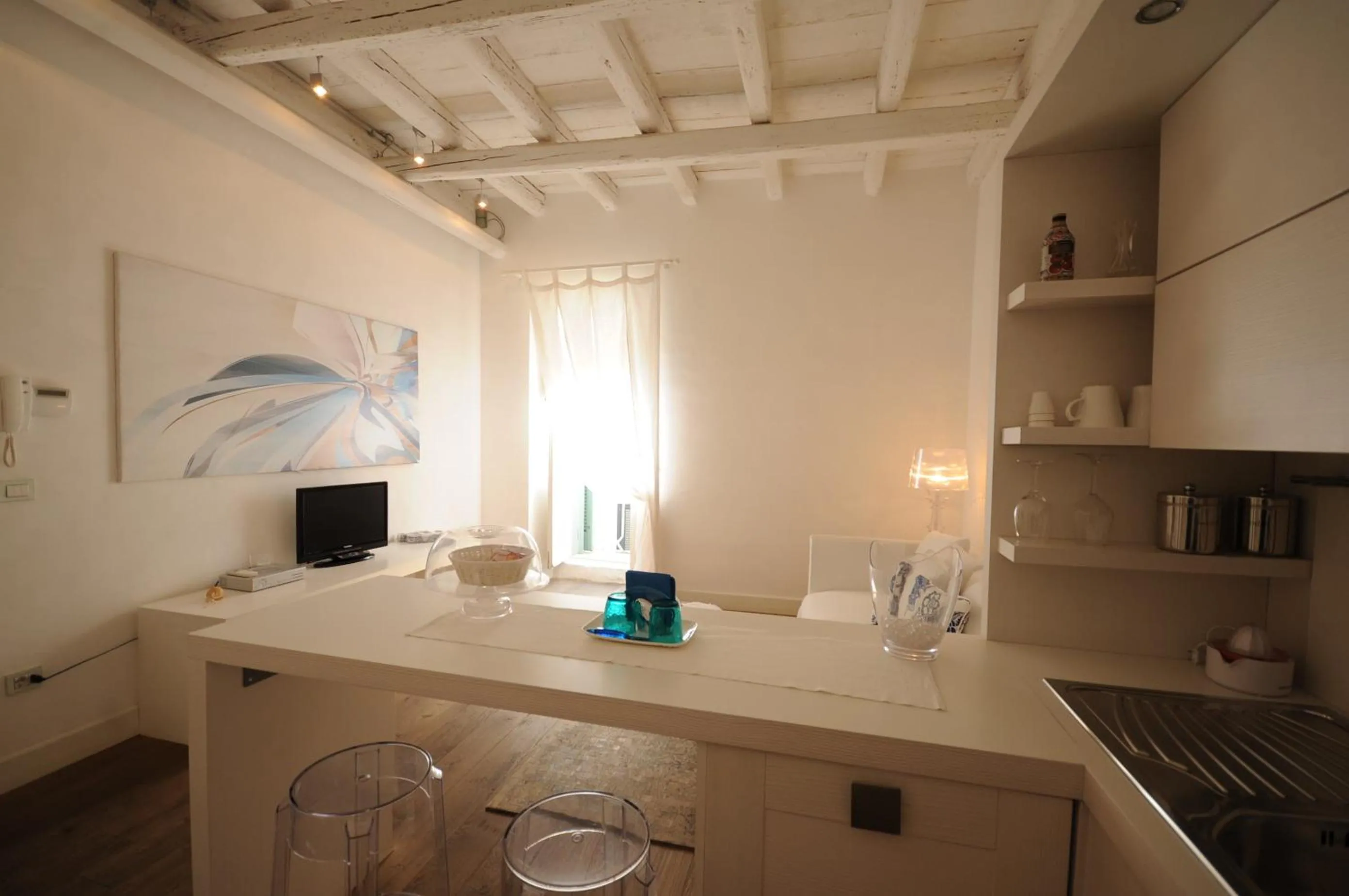 Kitchen or kitchenette in B&B Suite Home Trani
