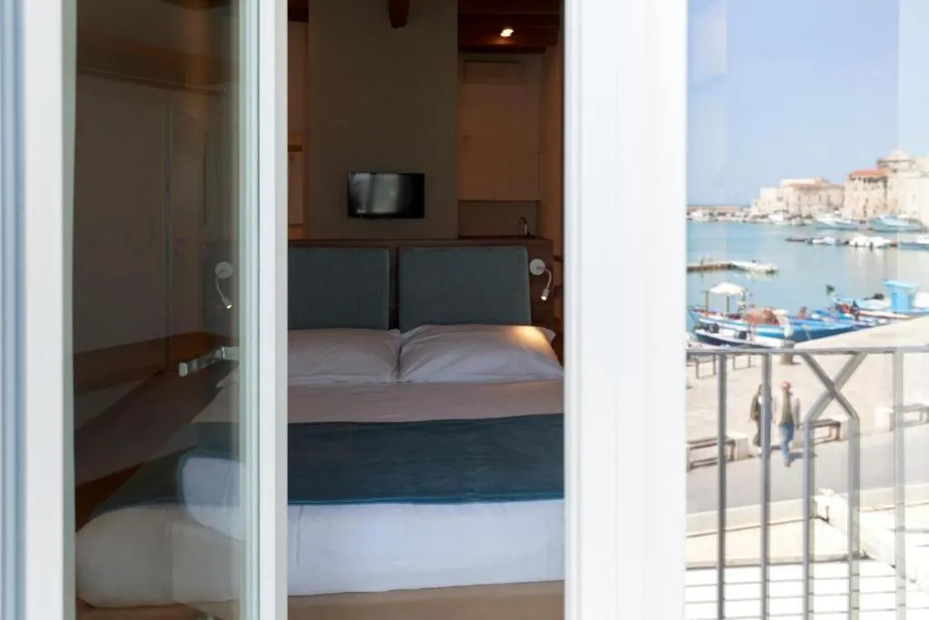 View (from property/room), Bed in B&B Suite Home Trani