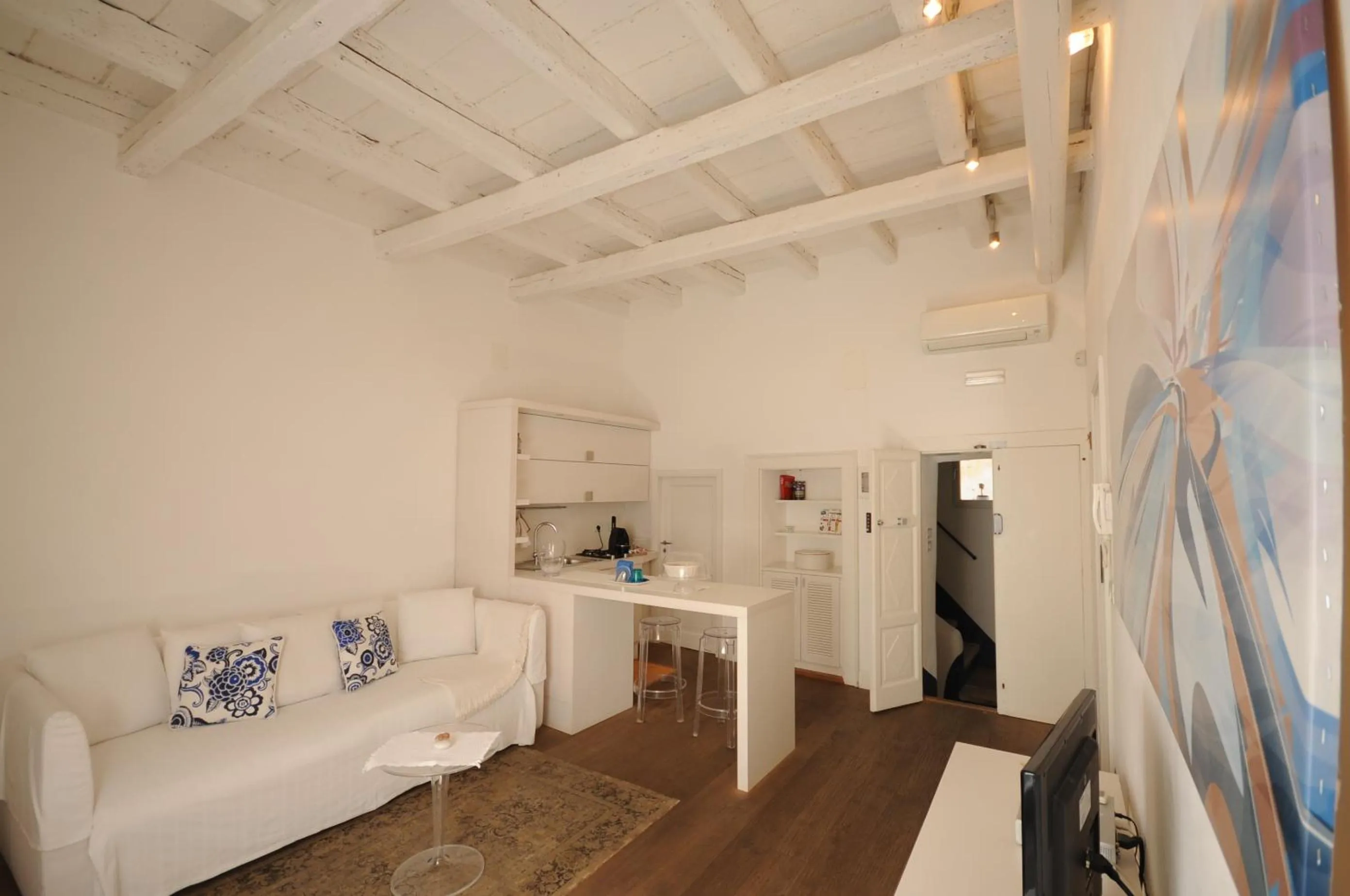 Kitchen or kitchenette in B&B Suite Home Trani