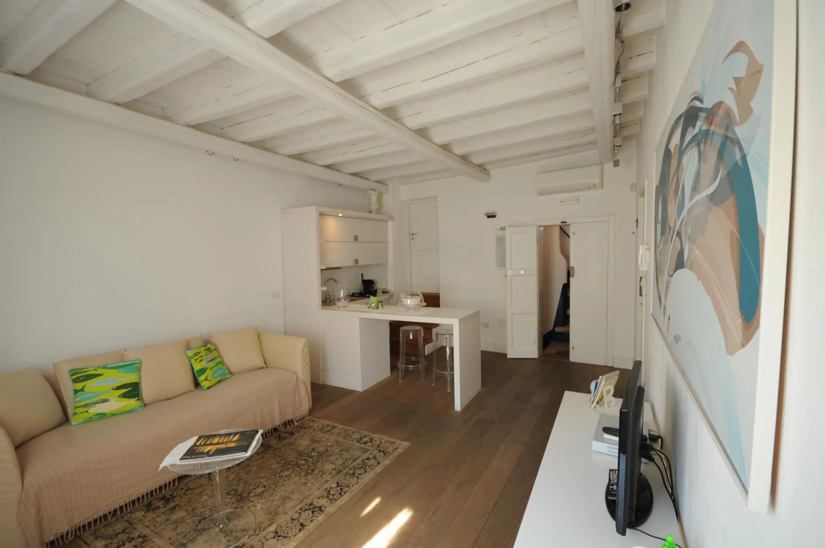 TV and multimedia in B&B Suite Home Trani