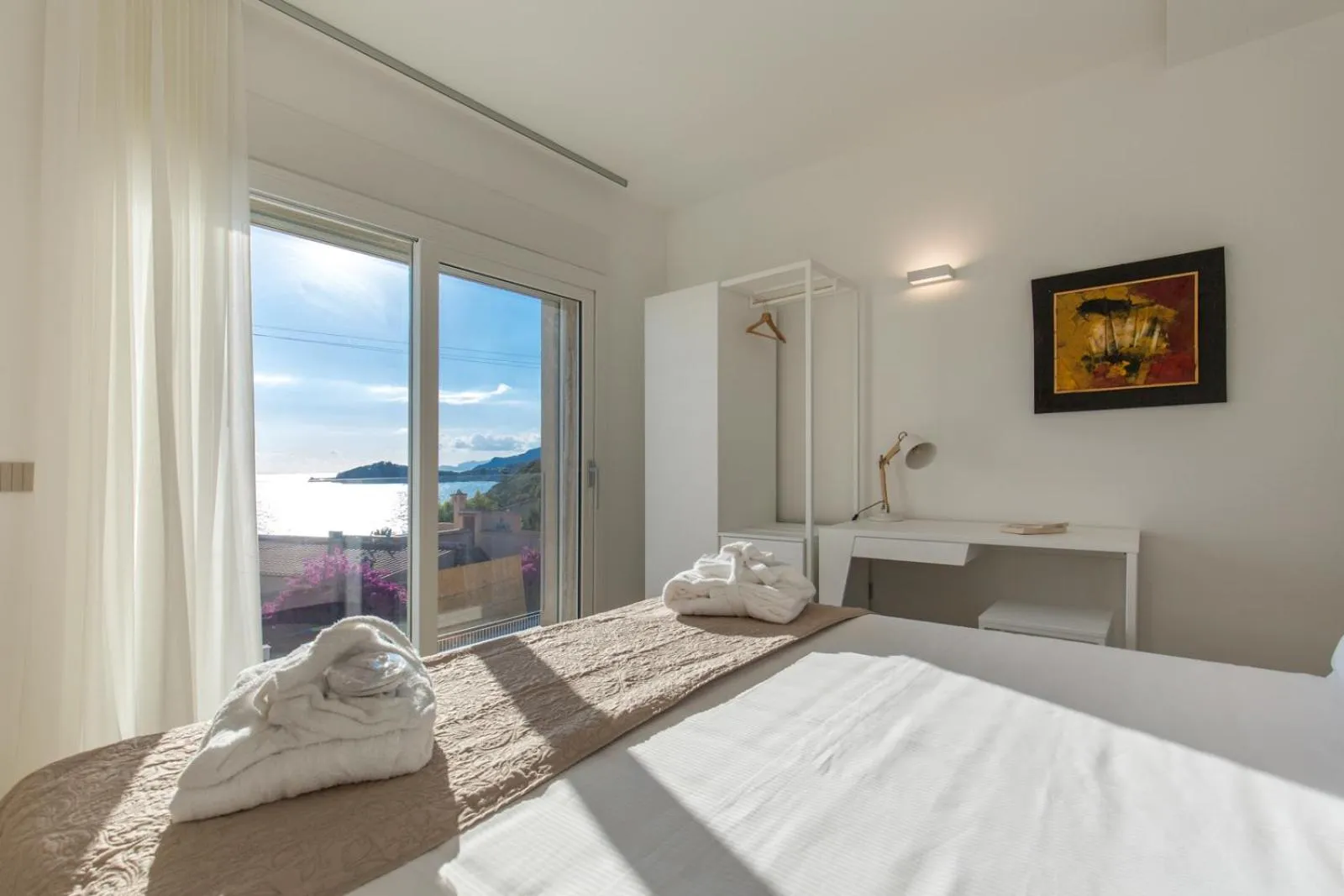 Bed in Scissure Sea Suite