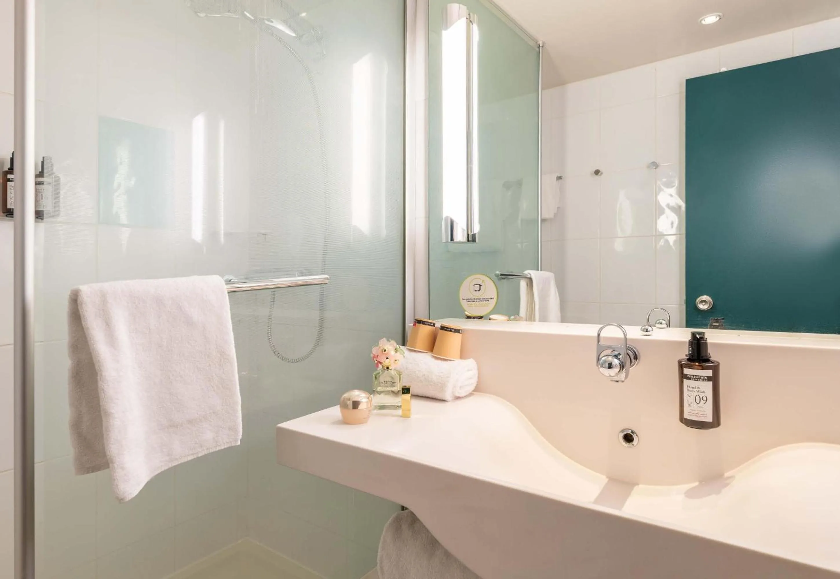 Bathroom in B&B HOTEL Lyon Nord 4 étoiles