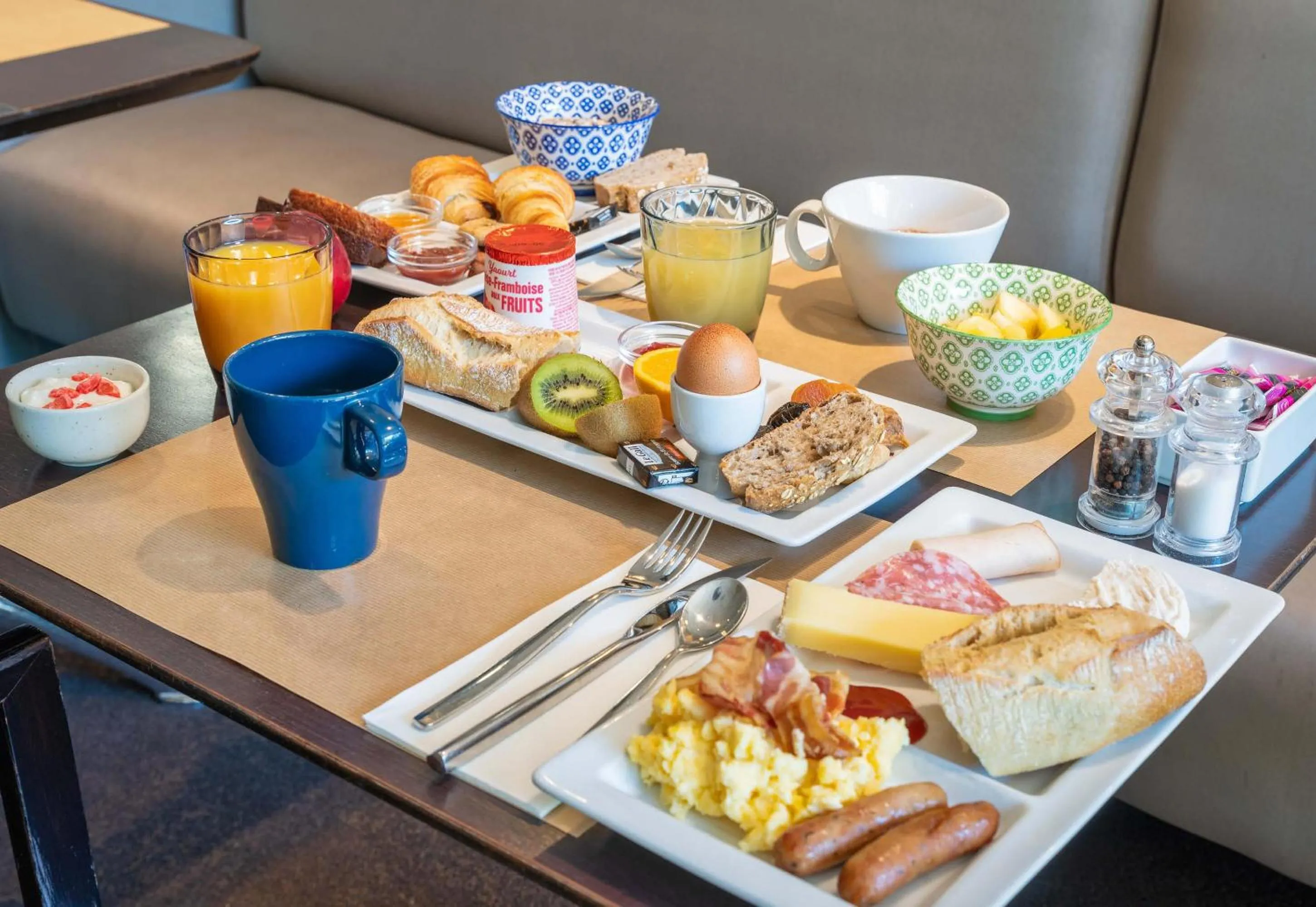 Restaurant/places to eat in B&B HOTEL Lyon Nord 4 étoiles