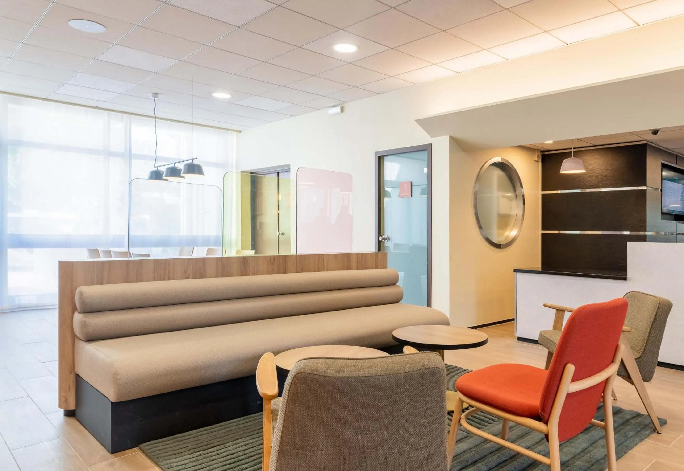 Seating area in B&B HOTEL Lyon Nord 4 étoiles