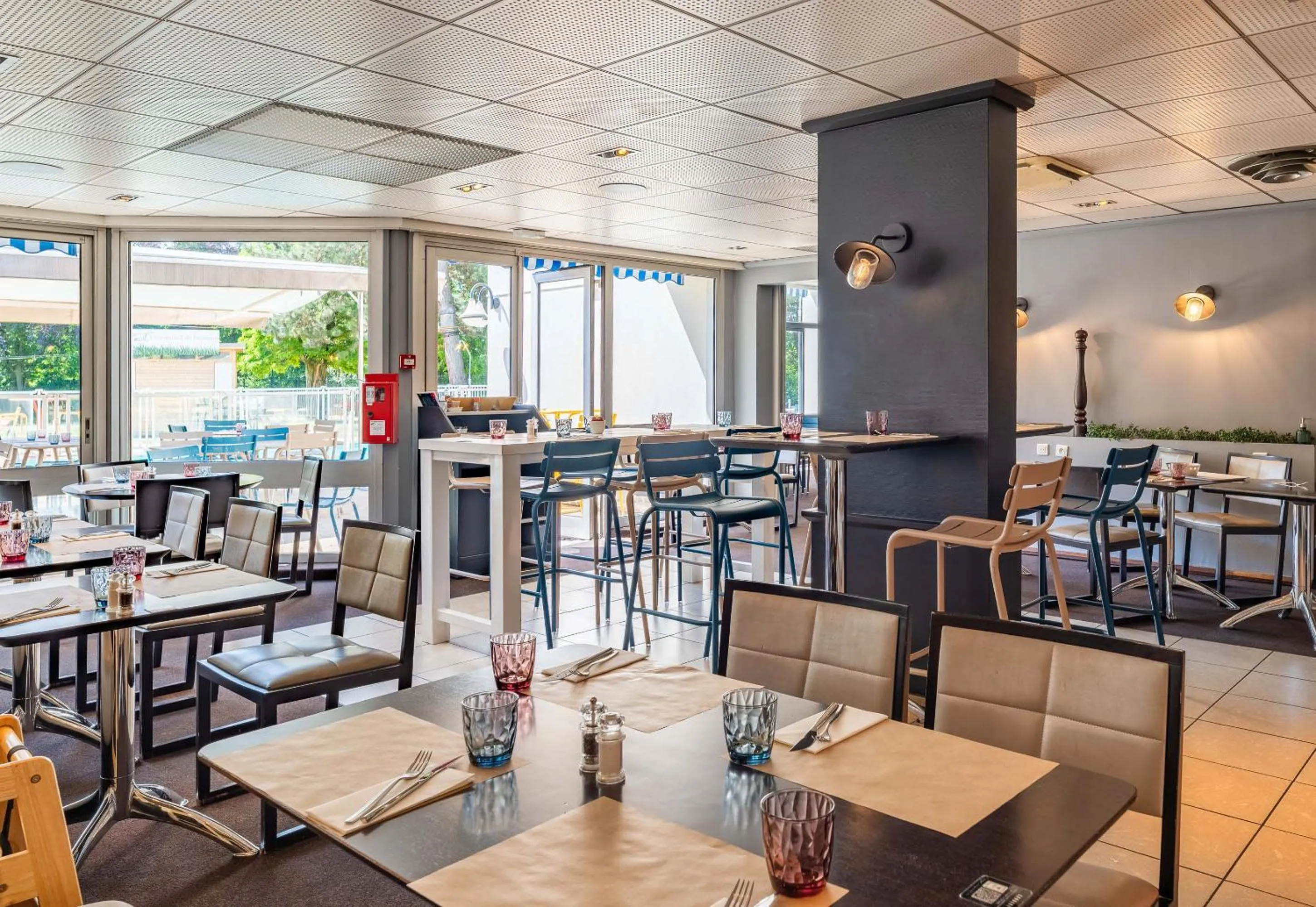 Restaurant/places to eat in B&B HOTEL Lyon Nord 4 étoiles