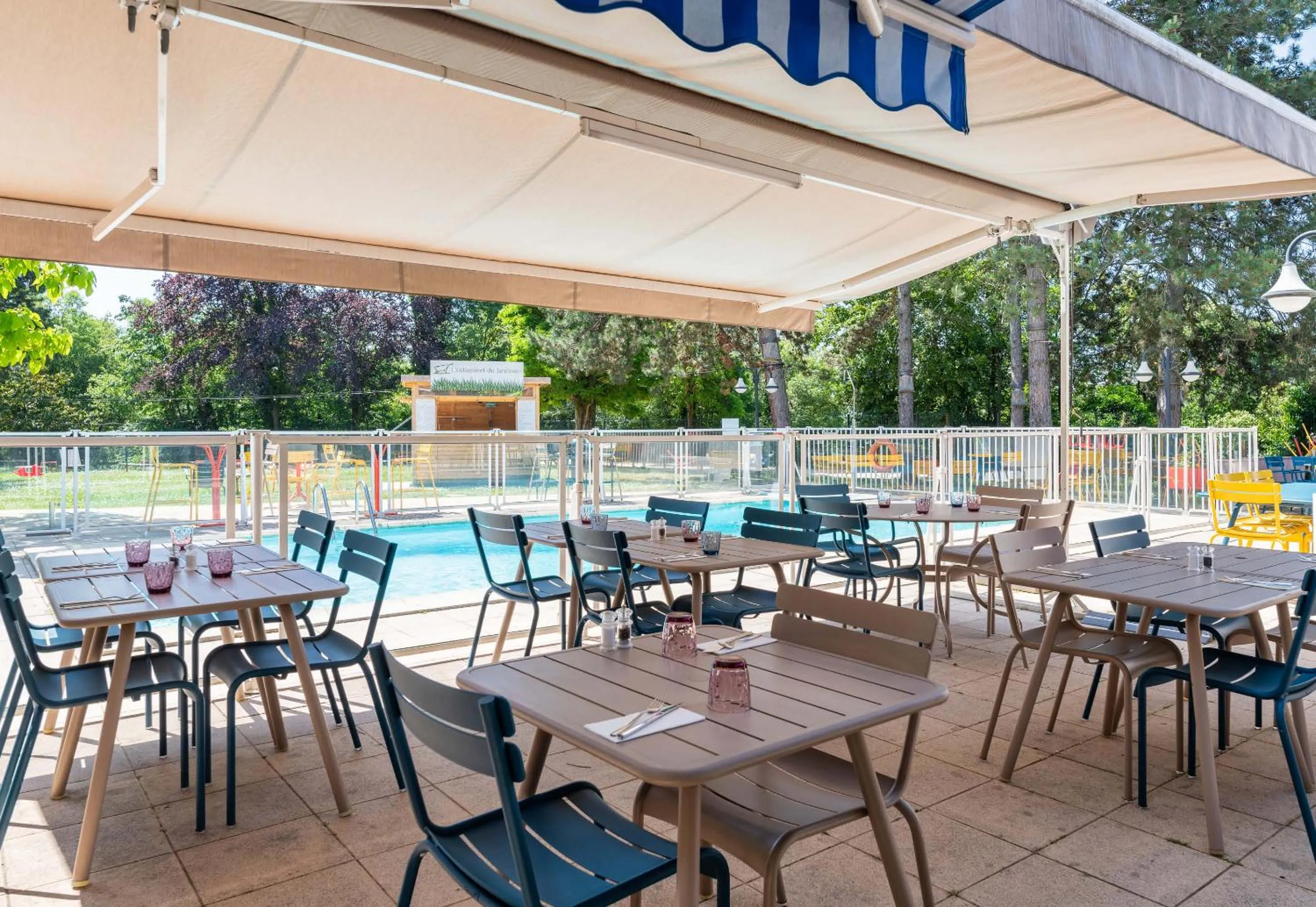 Patio in B&B HOTEL Lyon Nord 4 étoiles