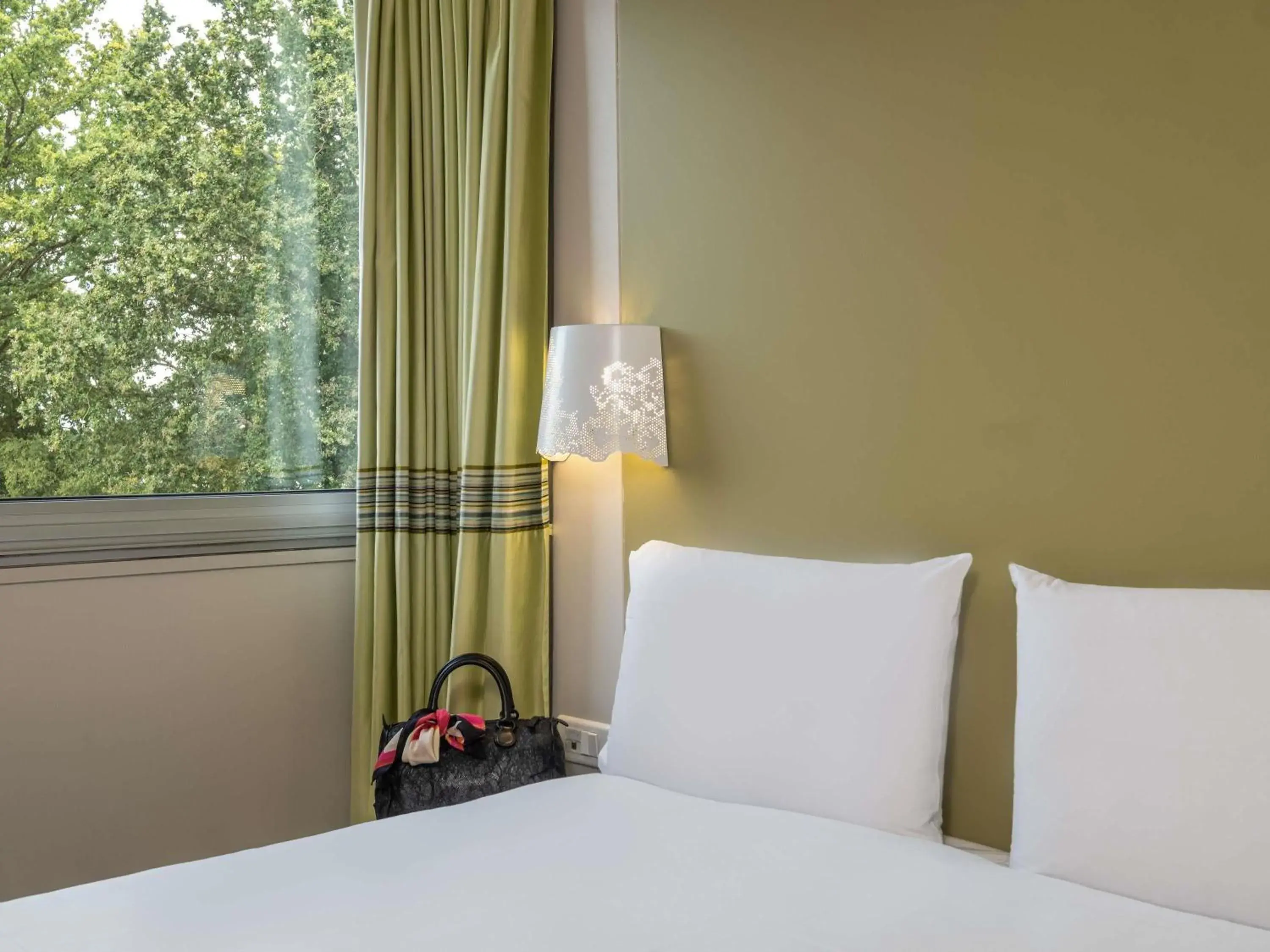 Bedroom, Bed in Mercure Le Mans Batignolles - Hotel & Spa Bedroom, Bed in Mercure Le Mans Batignolles - Hotel & Spa