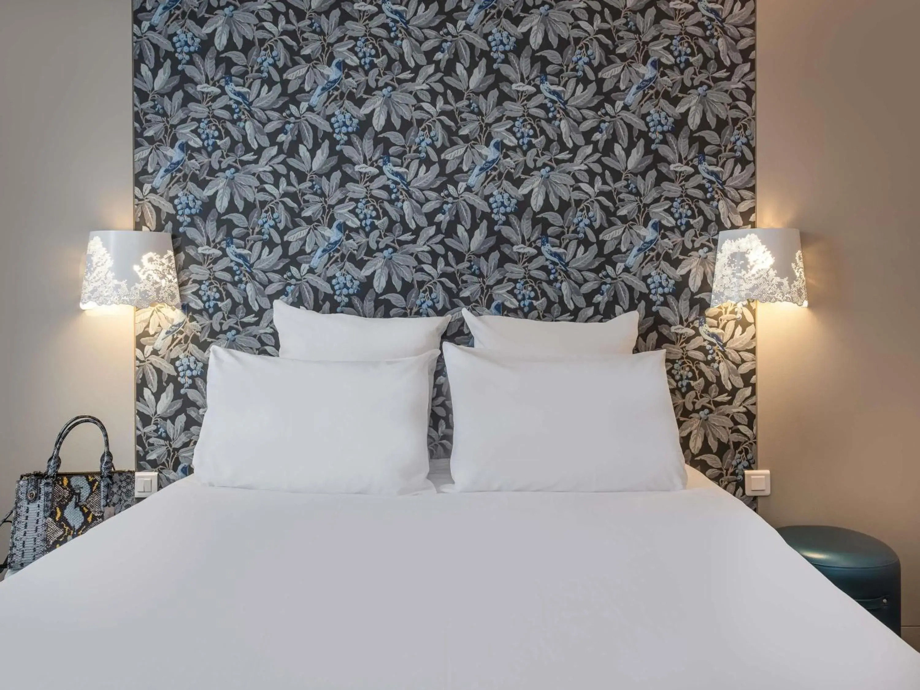 Bedroom, Bed in Mercure Le Mans Batignolles - Hotel & Spa Bedroom, Bed in Mercure Le Mans Batignolles - Hotel & Spa