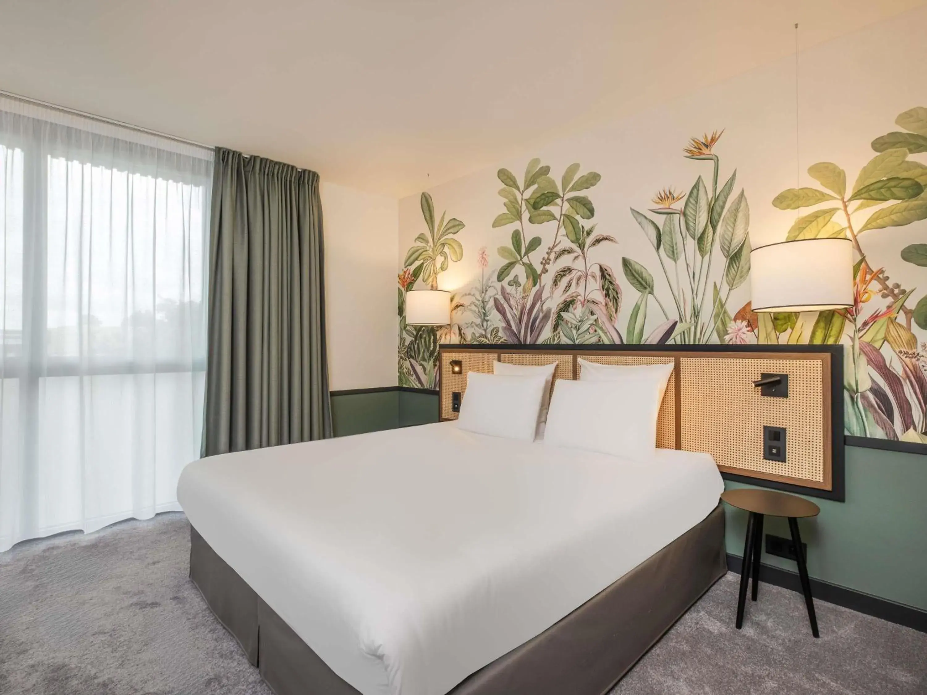 Bedroom, Bed in Mercure Le Mans Batignolles - Hotel & Spa Bedroom, Bed in Mercure Le Mans Batignolles - Hotel & Spa