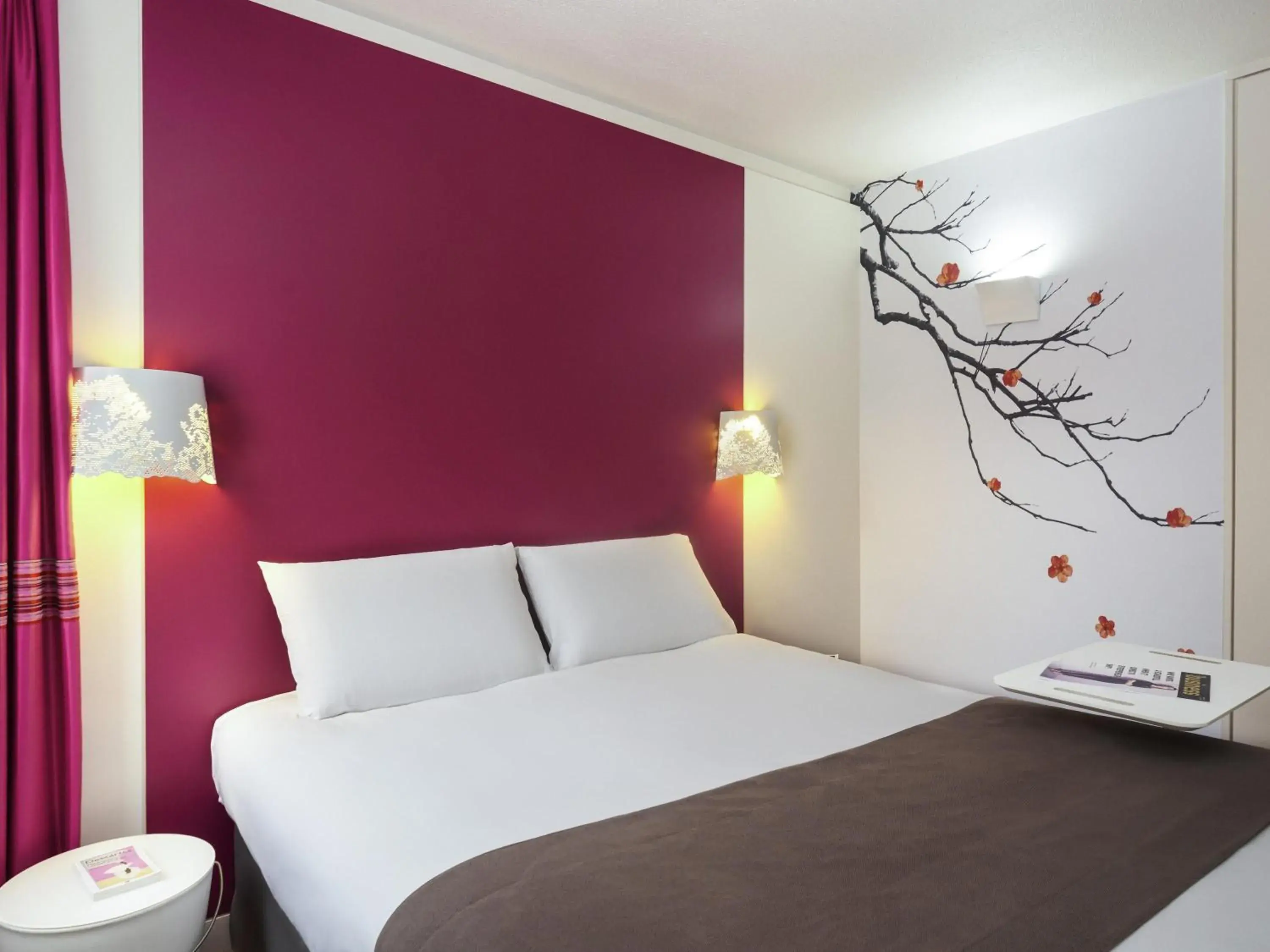 Bedroom, Bed in Mercure Le Mans Batignolles - Hotel & Spa Bedroom, Bed in Mercure Le Mans Batignolles - Hotel & Spa