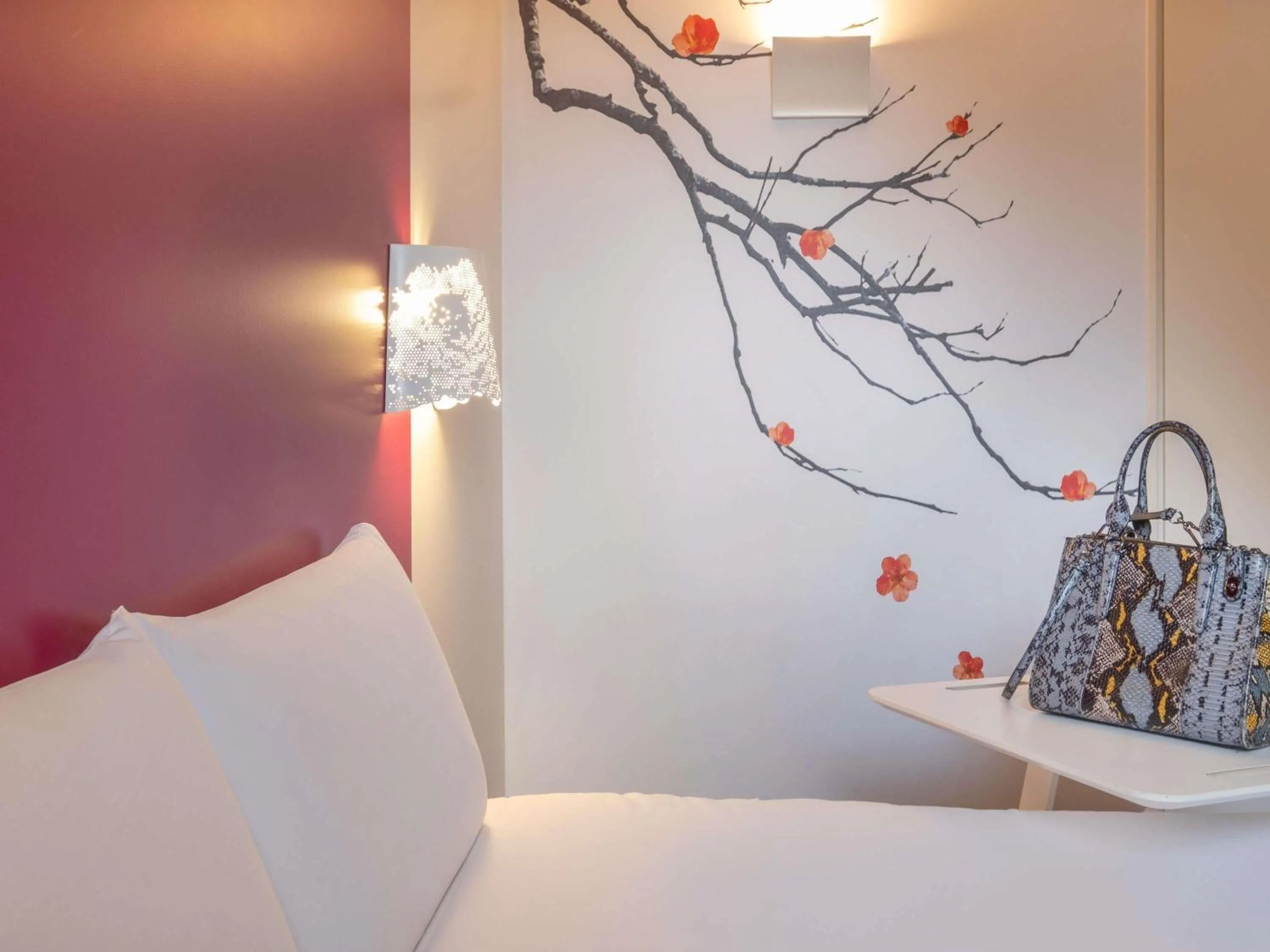 Bedroom in Mercure Le Mans Batignolles - Hotel & Spa