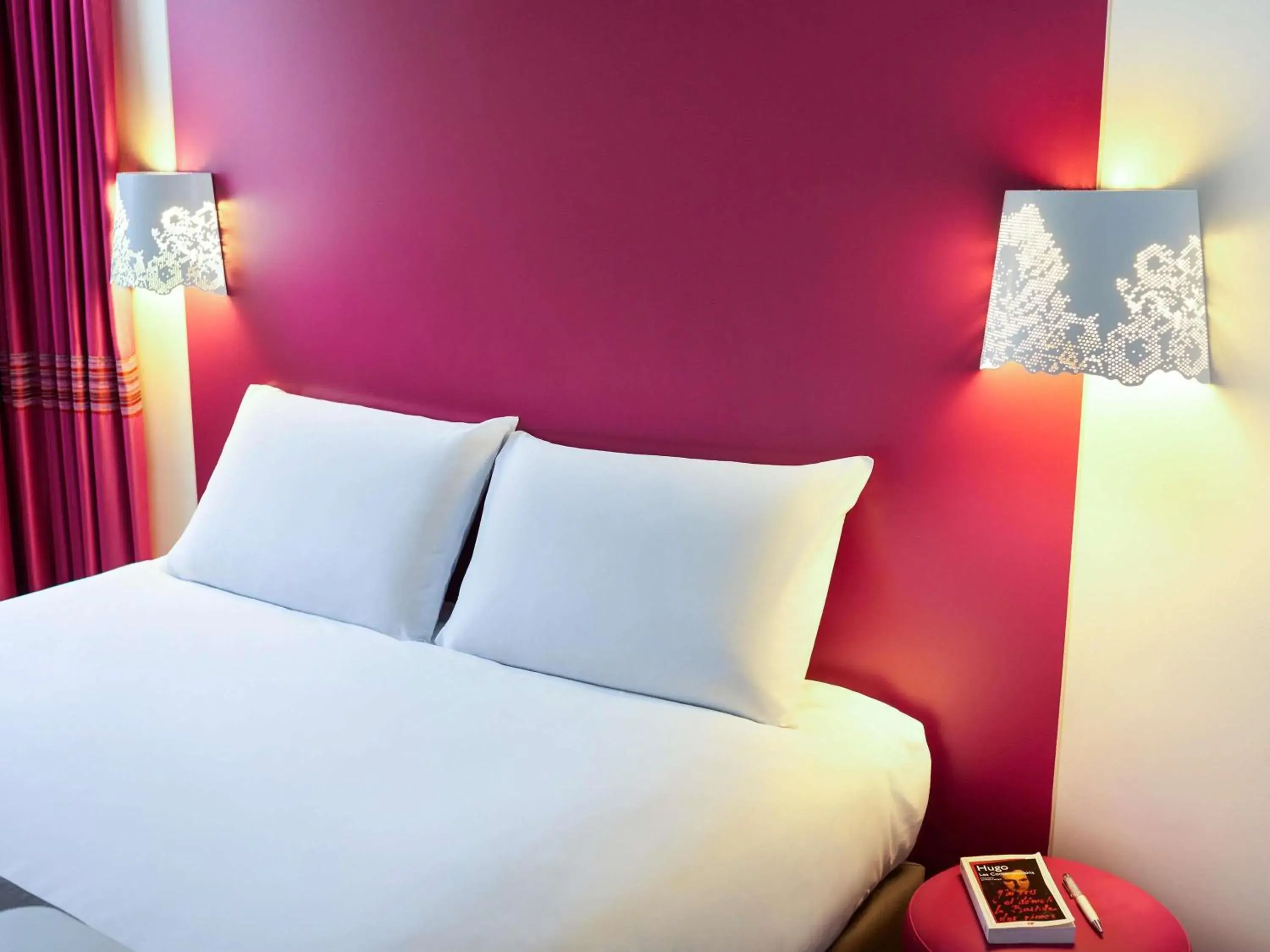 Bedroom, Bed in Mercure Le Mans Batignolles - Hotel & Spa Bedroom, Bed in Mercure Le Mans Batignolles - Hotel & Spa