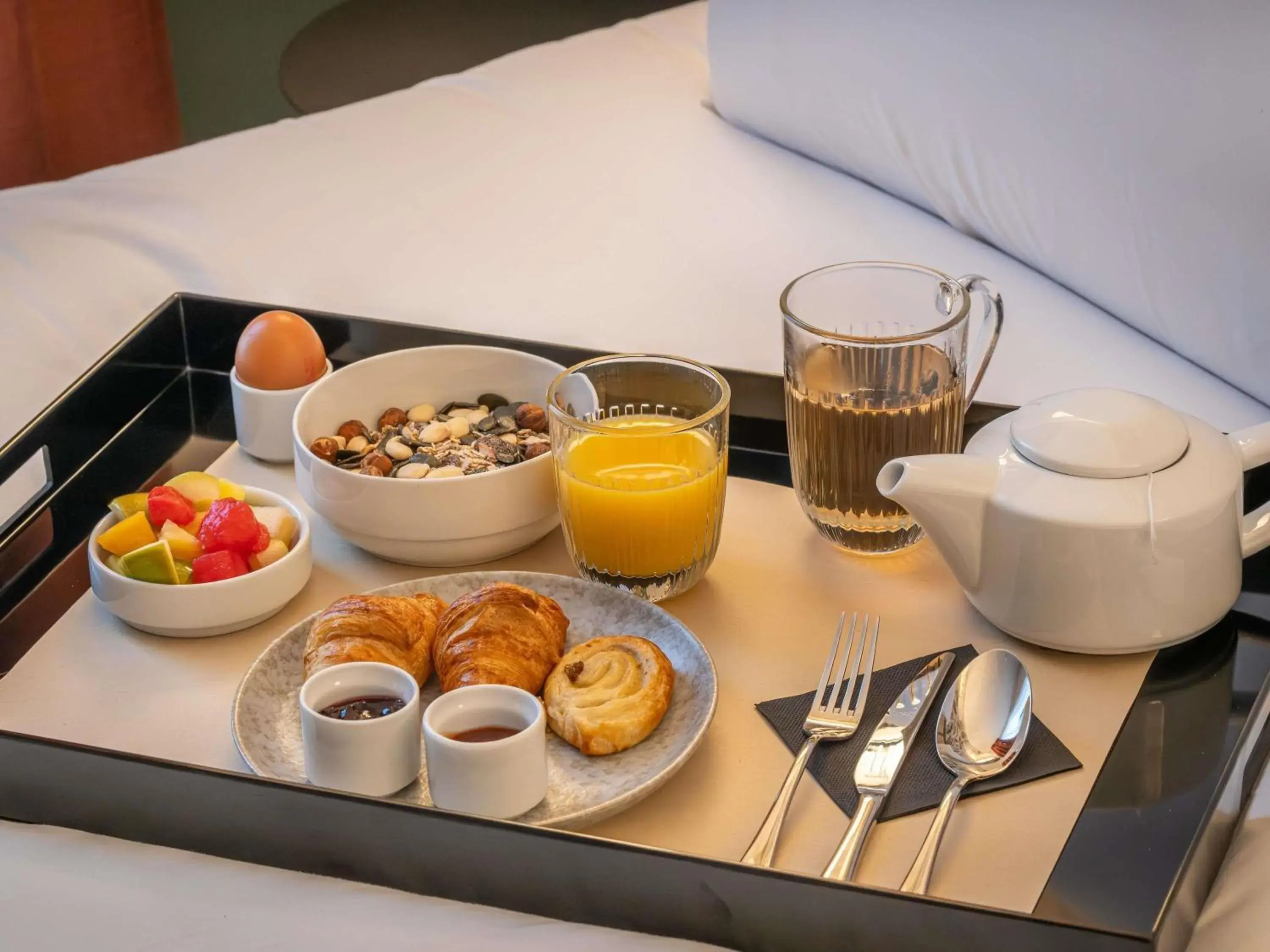 Breakfast in Mercure Le Mans Batignolles - Hotel & Spa Breakfast in Mercure Le Mans Batignolles - Hotel & Spa