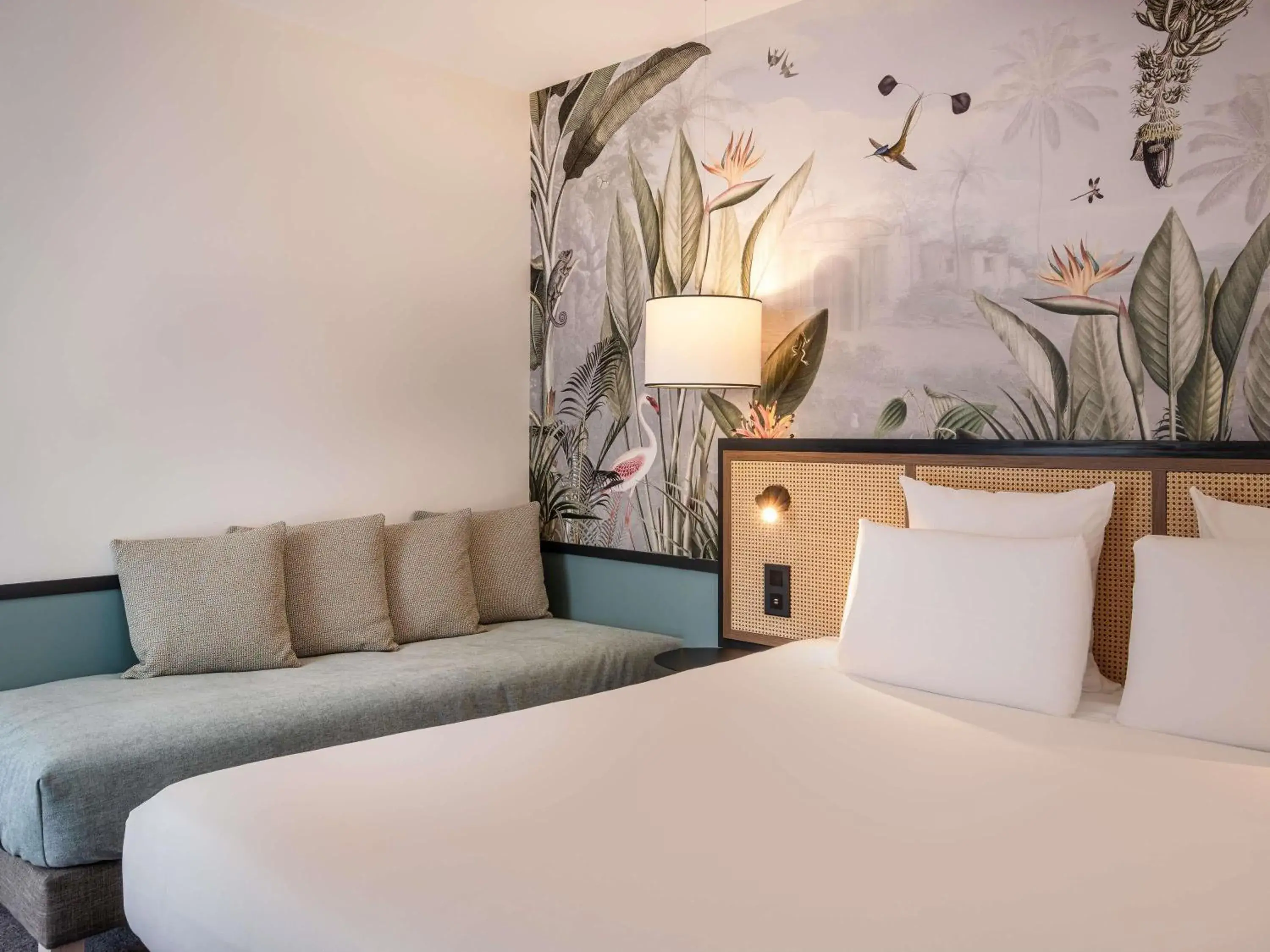 Bedroom, Bed in Mercure Le Mans Batignolles - Hotel & Spa Bedroom, Bed in Mercure Le Mans Batignolles - Hotel & Spa