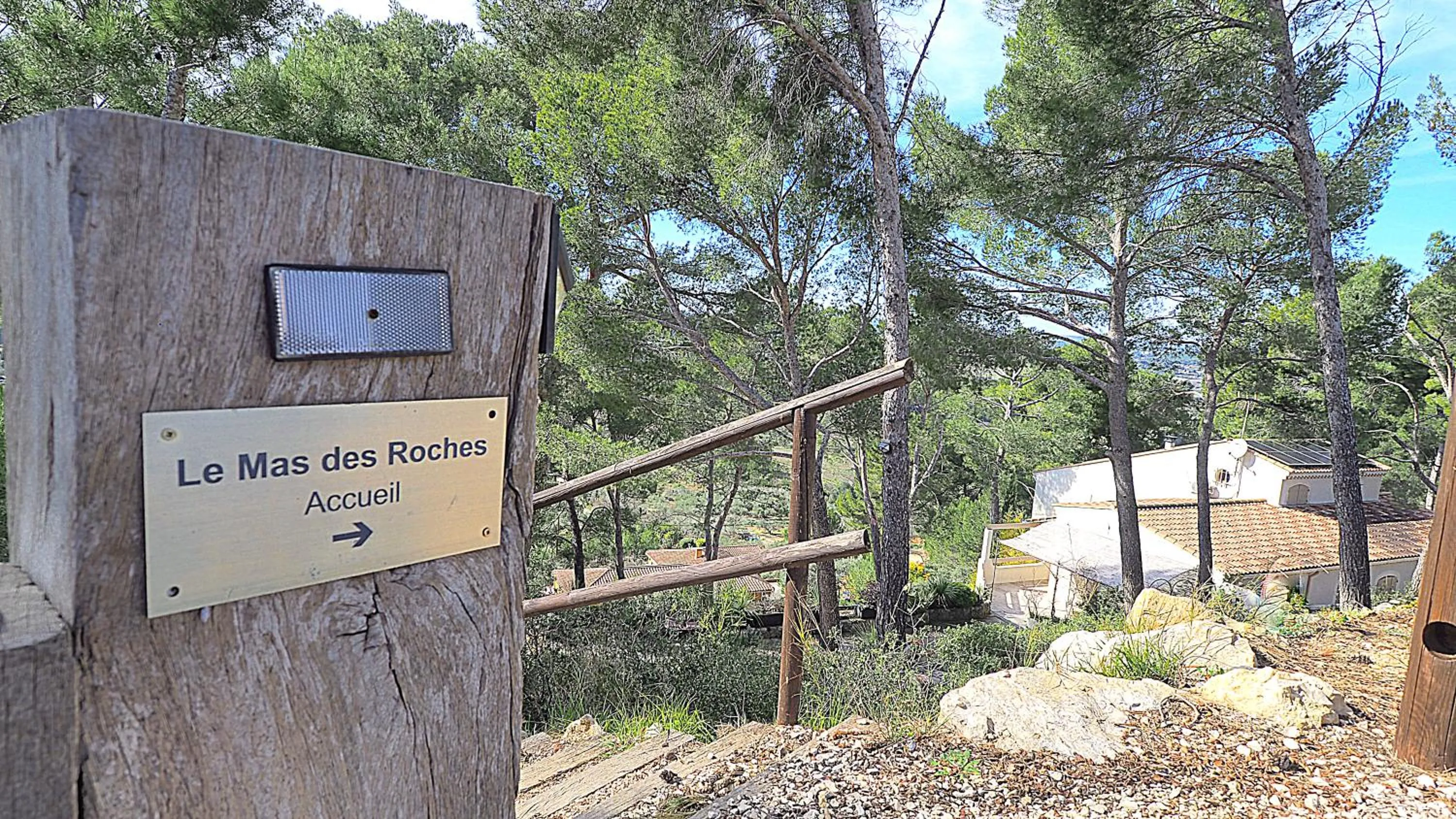 Facade/entrance in Le Mas des Roches à Velaux