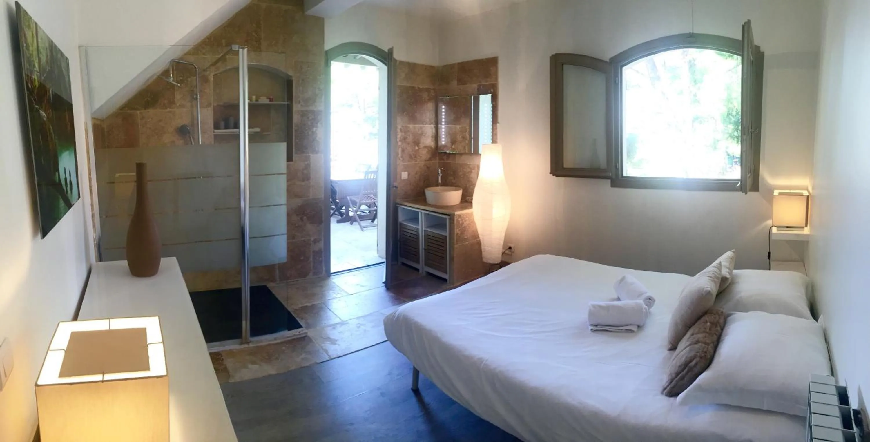 Photo of the whole room, Bed in Le Mas des Roches à Velaux