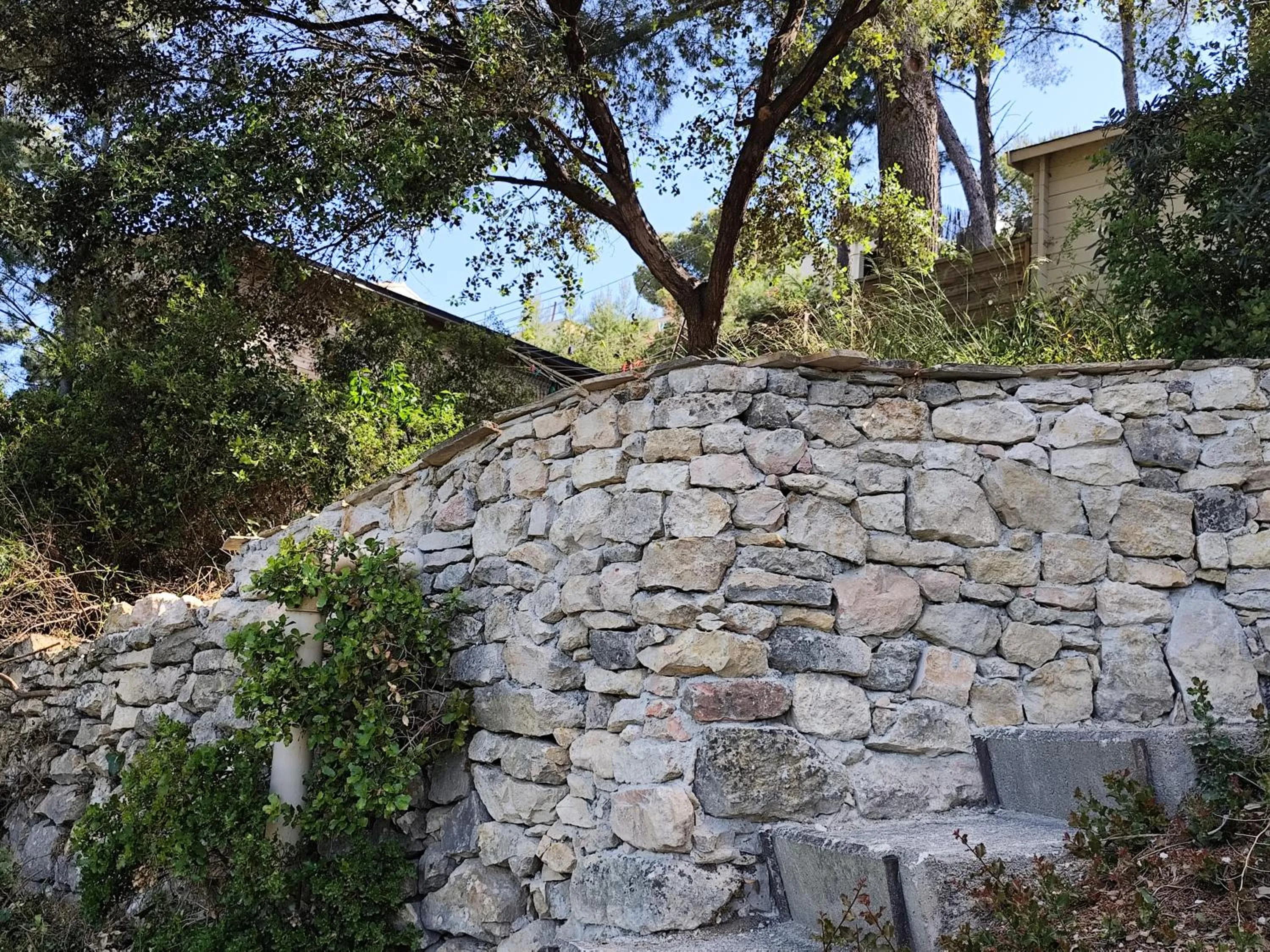Garden in Le Mas des Roches à Velaux