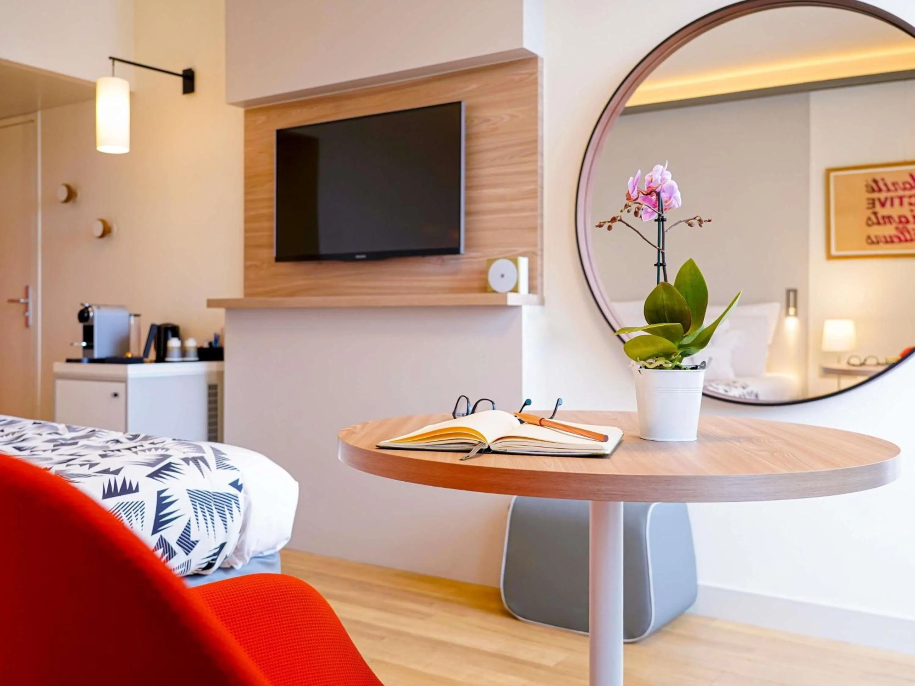 Bedroom in Mercure Marseille Centre Prado Vélodrome