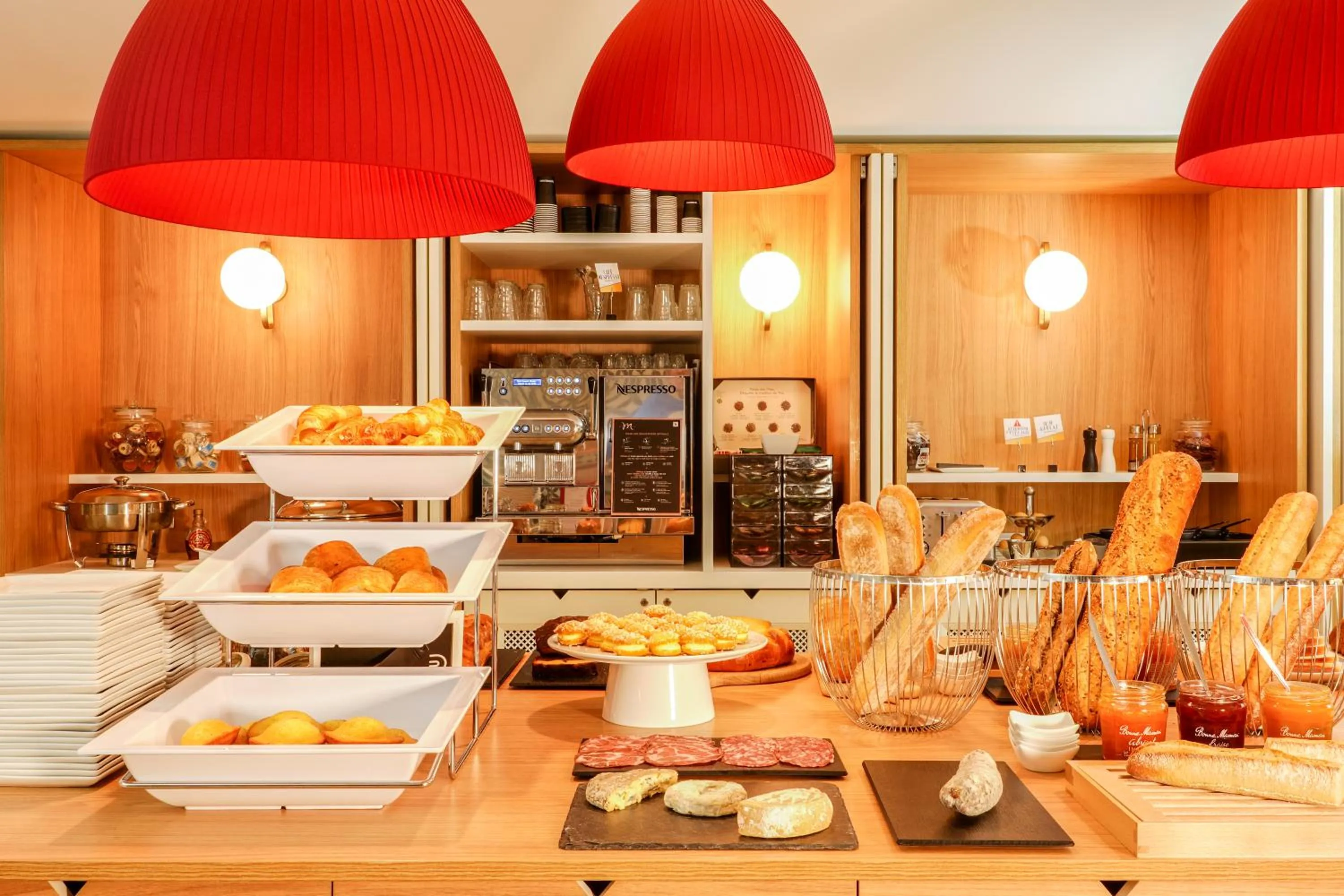 Buffet breakfast in Mercure Marseille Centre Prado Vélodrome