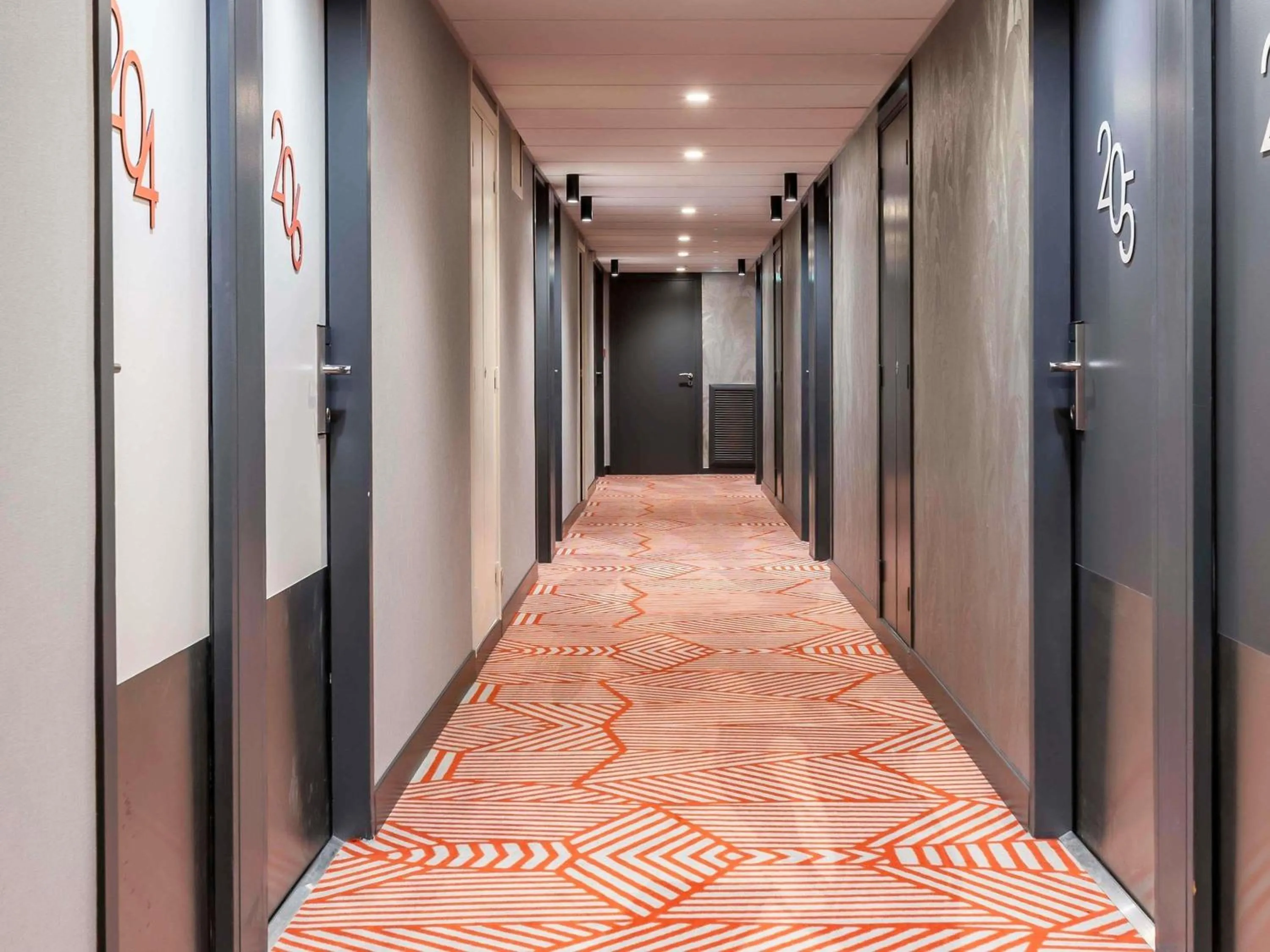 Bedroom in Mercure Marseille Centre Prado Vélodrome