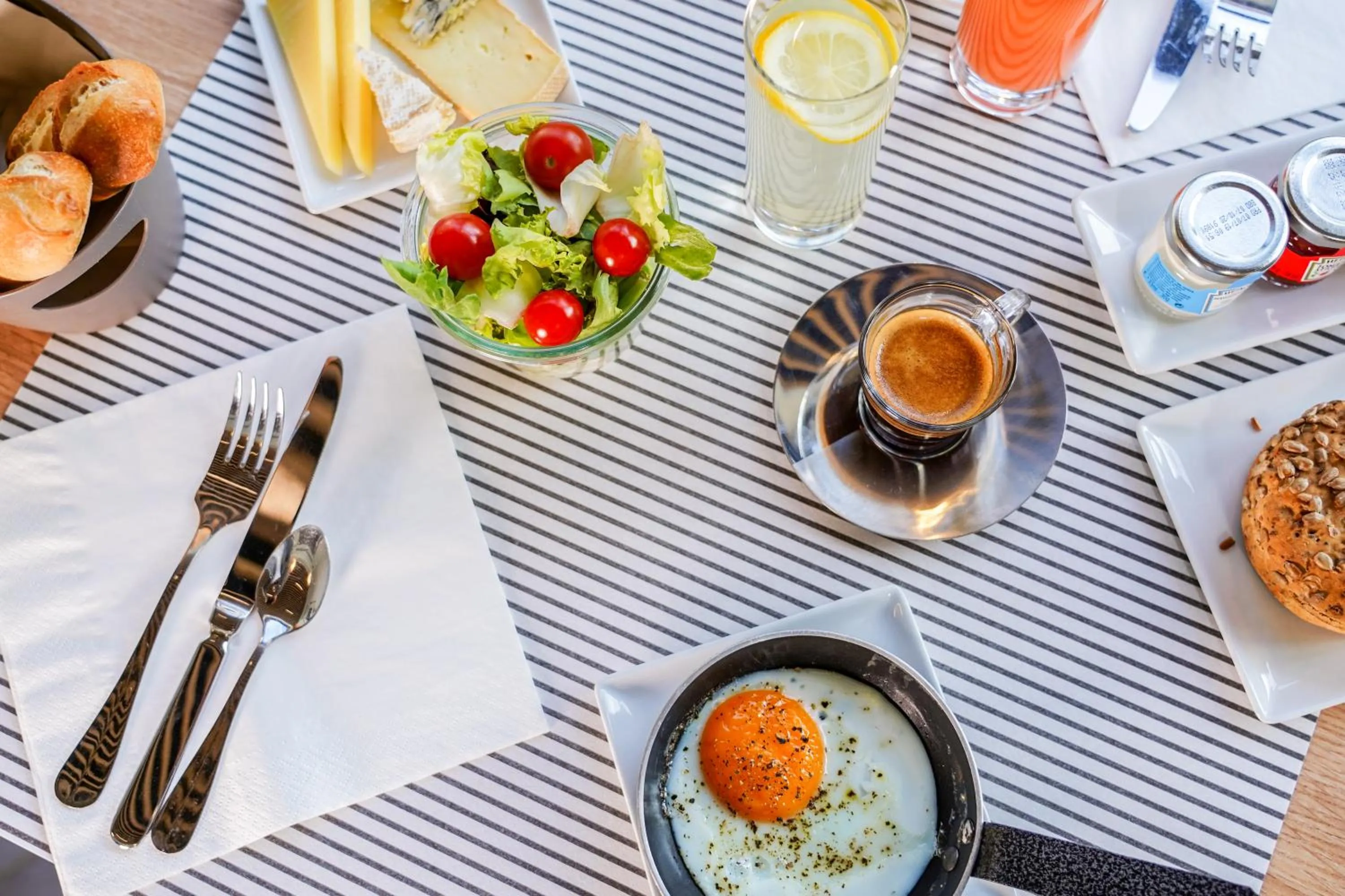 Buffet breakfast in Mercure Marseille Centre Prado Vélodrome