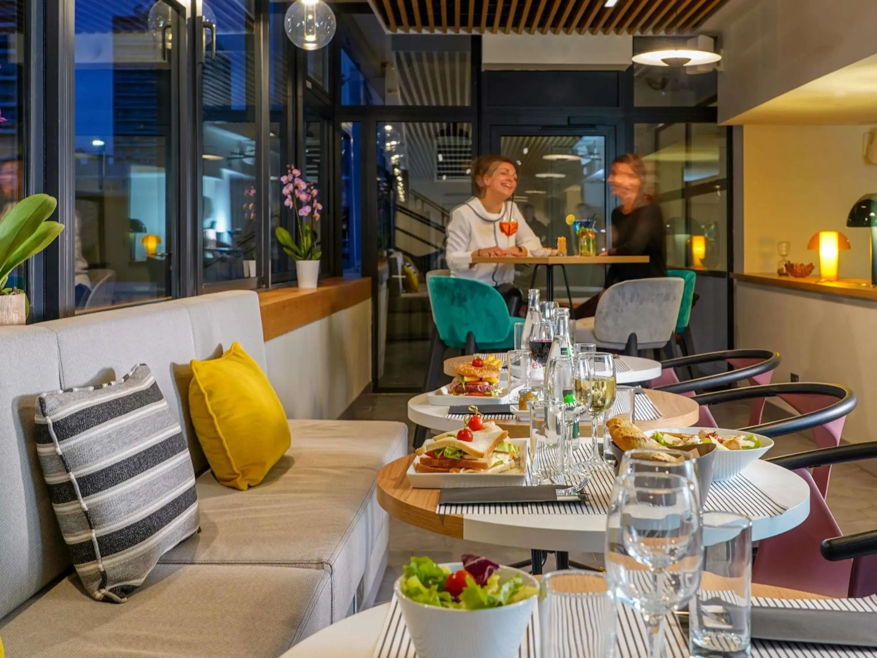 Property building in Mercure Marseille Centre Prado Vélodrome Property building in Mercure Marseille Centre Prado Vélodrome