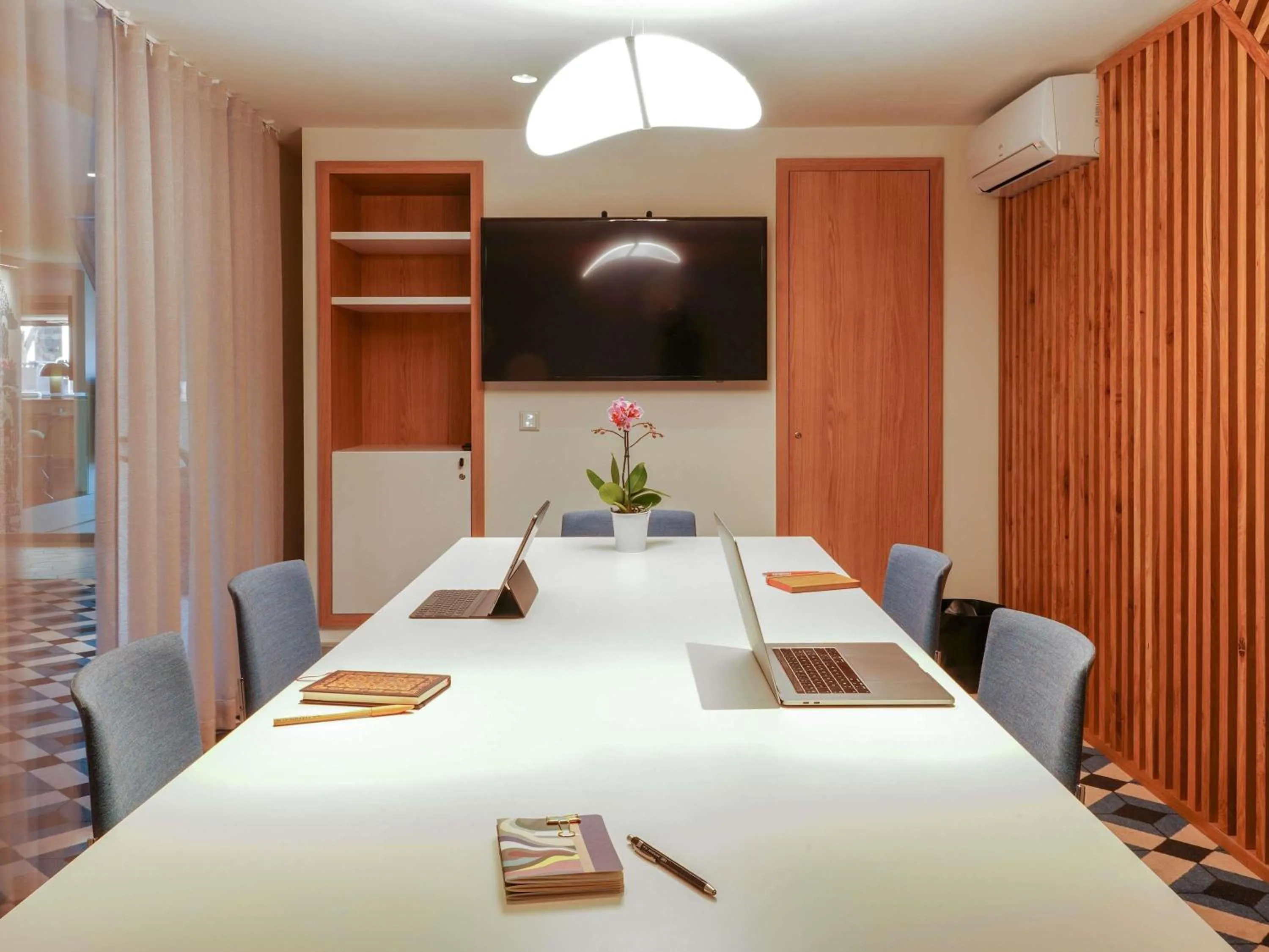 Property building in Mercure Marseille Centre Prado Vélodrome