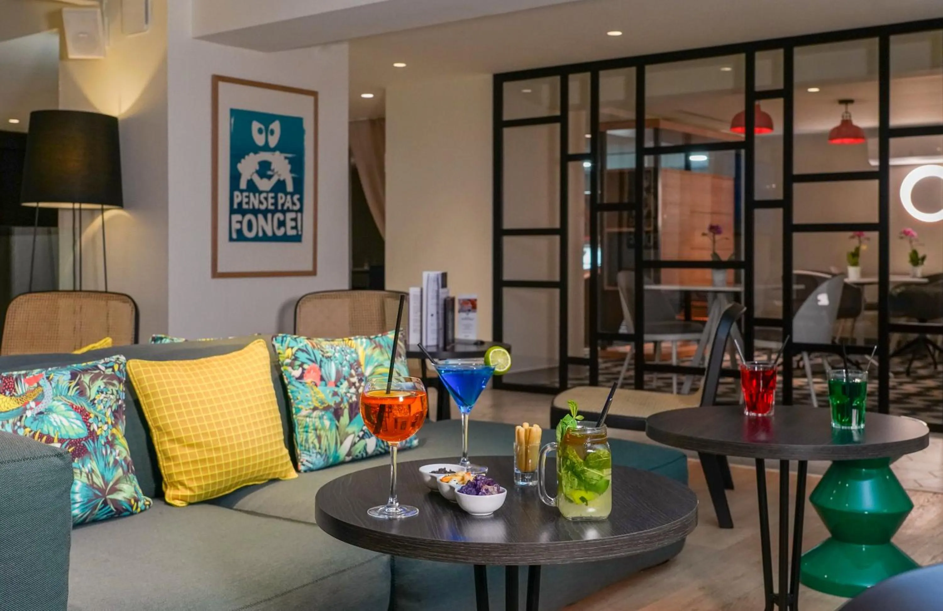 Lounge or bar in Mercure Marseille Centre Prado Vélodrome