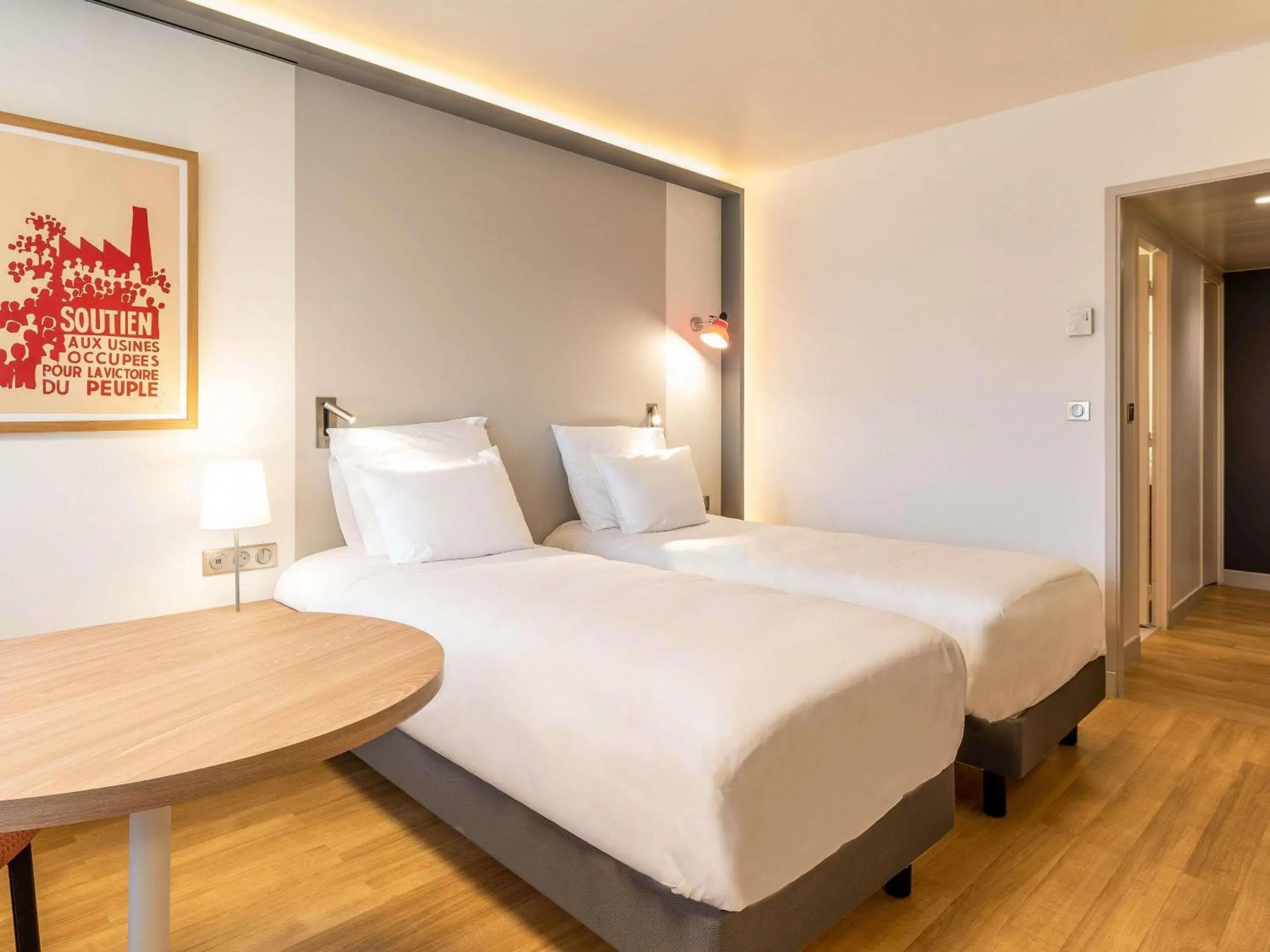 Bedroom, Bed in Mercure Marseille Centre Prado Vélodrome Bedroom, Bed in Mercure Marseille Centre Prado Vélodrome