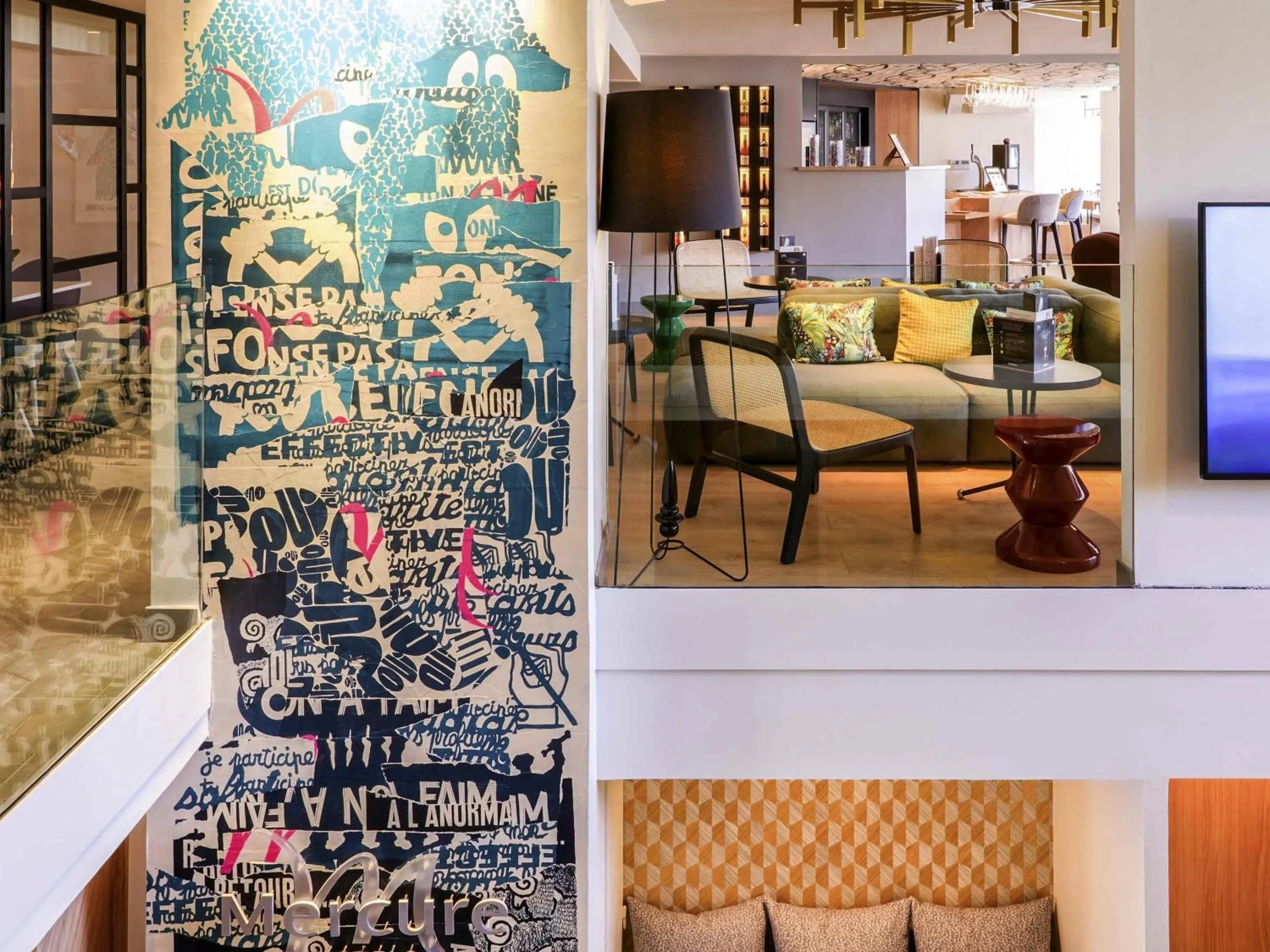 Lounge or bar in Mercure Marseille Centre Prado Vélodrome