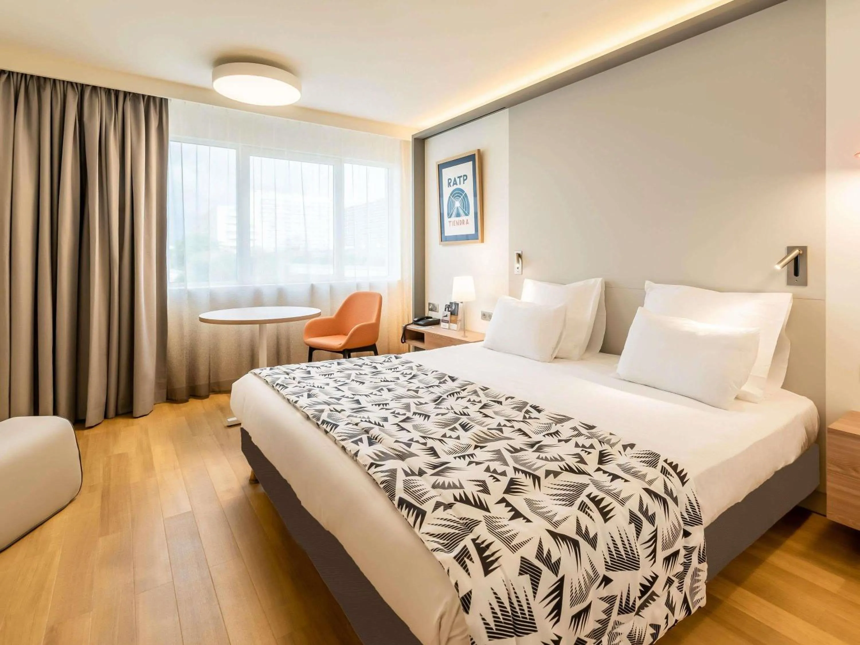 Bedroom, Bed in Mercure Marseille Centre Prado Vélodrome