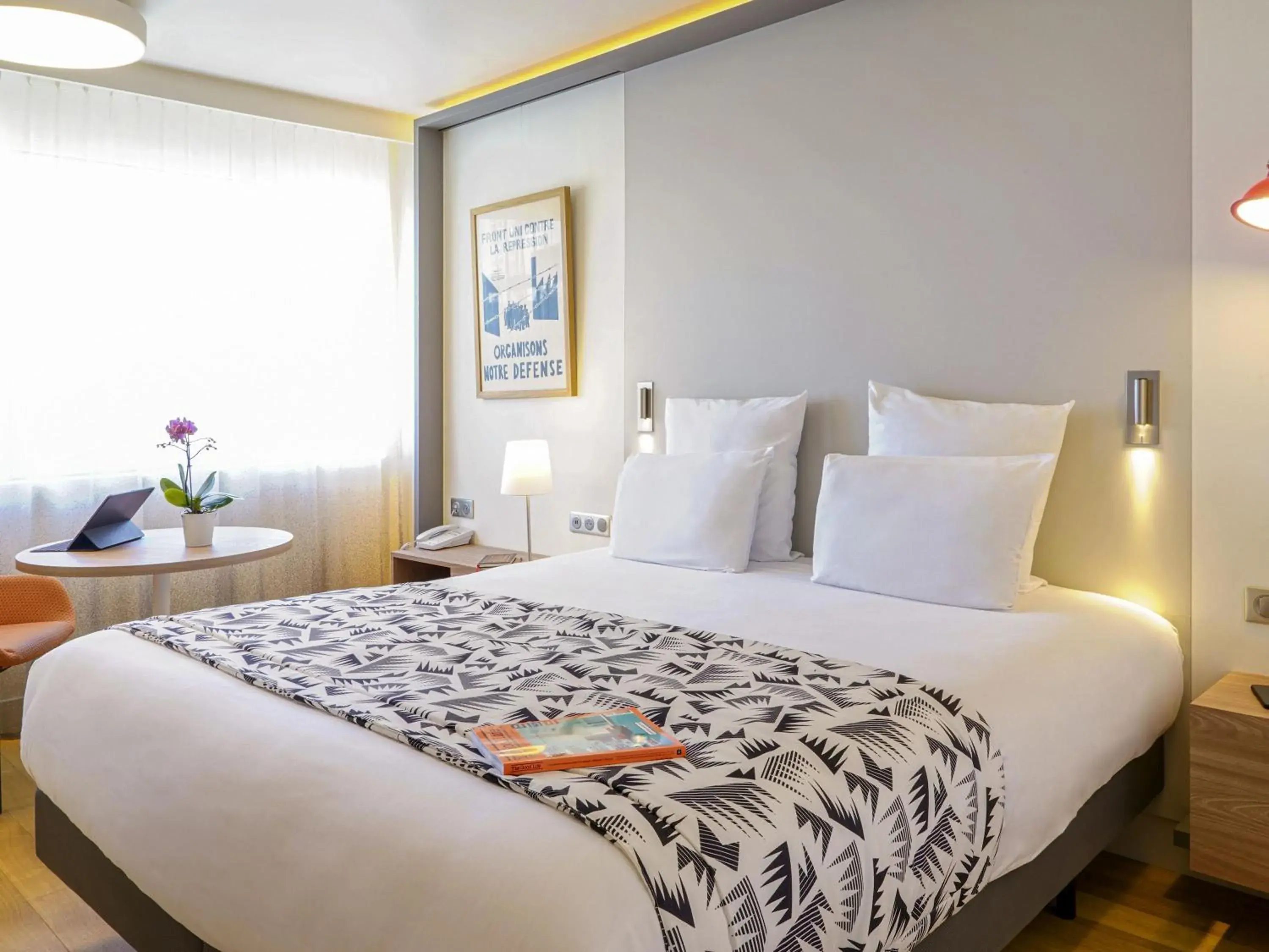 Bedroom, Bed in Mercure Marseille Centre Prado Vélodrome Bedroom, Bed in Mercure Marseille Centre Prado Vélodrome