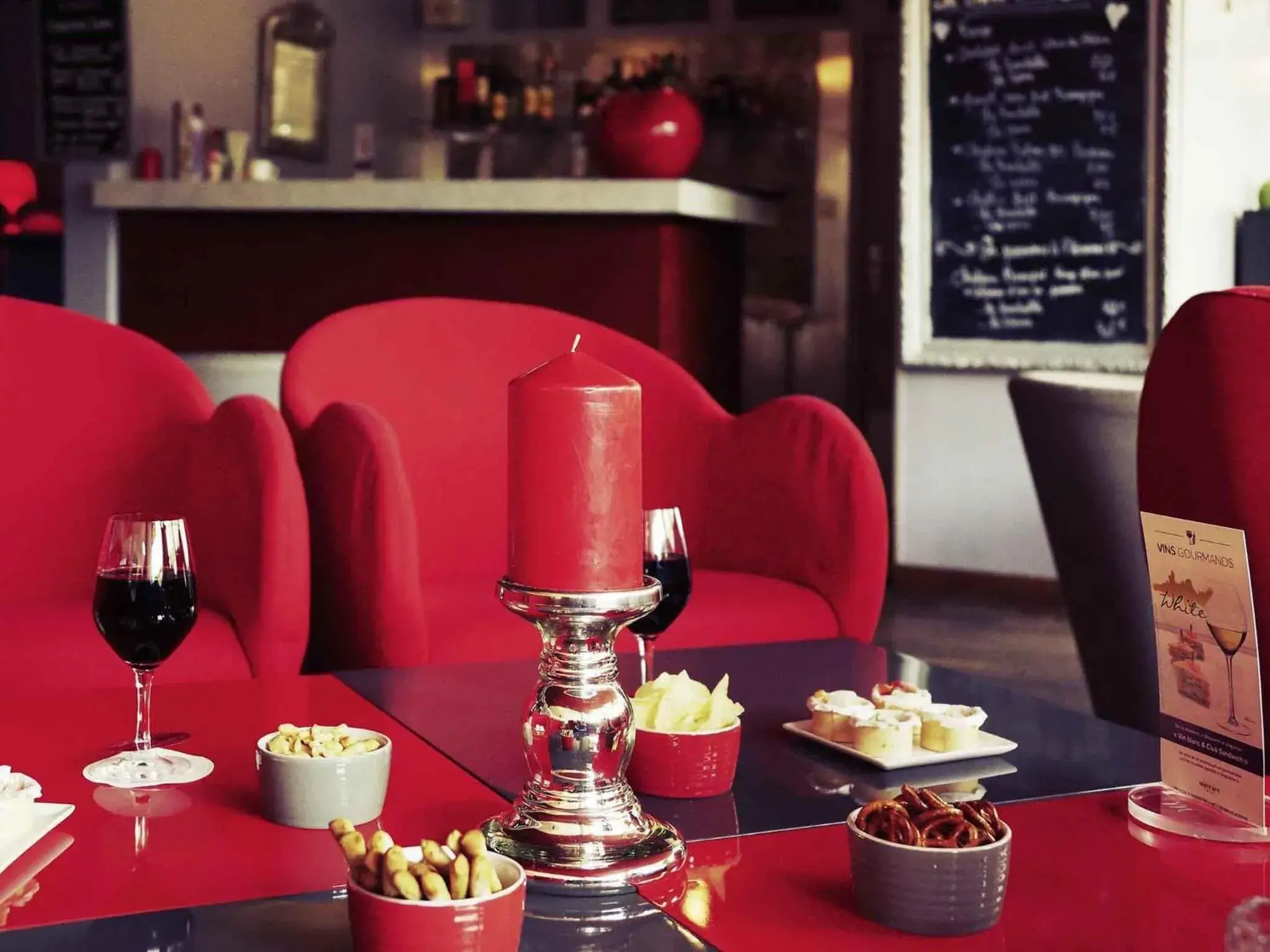 Lounge or bar in Mercure Marseille Centre Prado Vélodrome Lounge or bar in Mercure Marseille Centre Prado Vélodrome