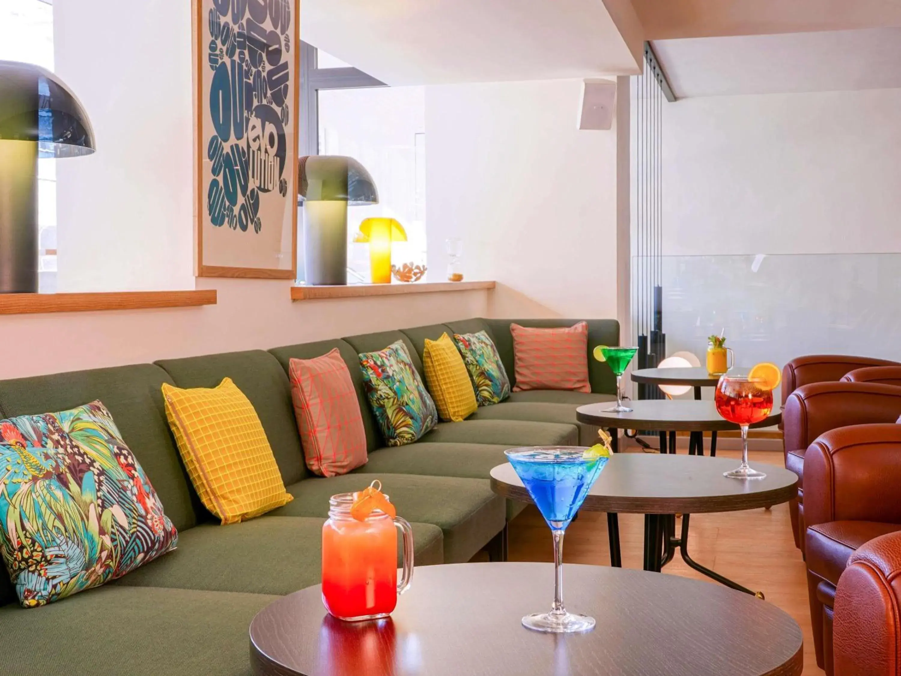 Lounge or bar in Mercure Marseille Centre Prado Vélodrome Lounge or bar in Mercure Marseille Centre Prado Vélodrome