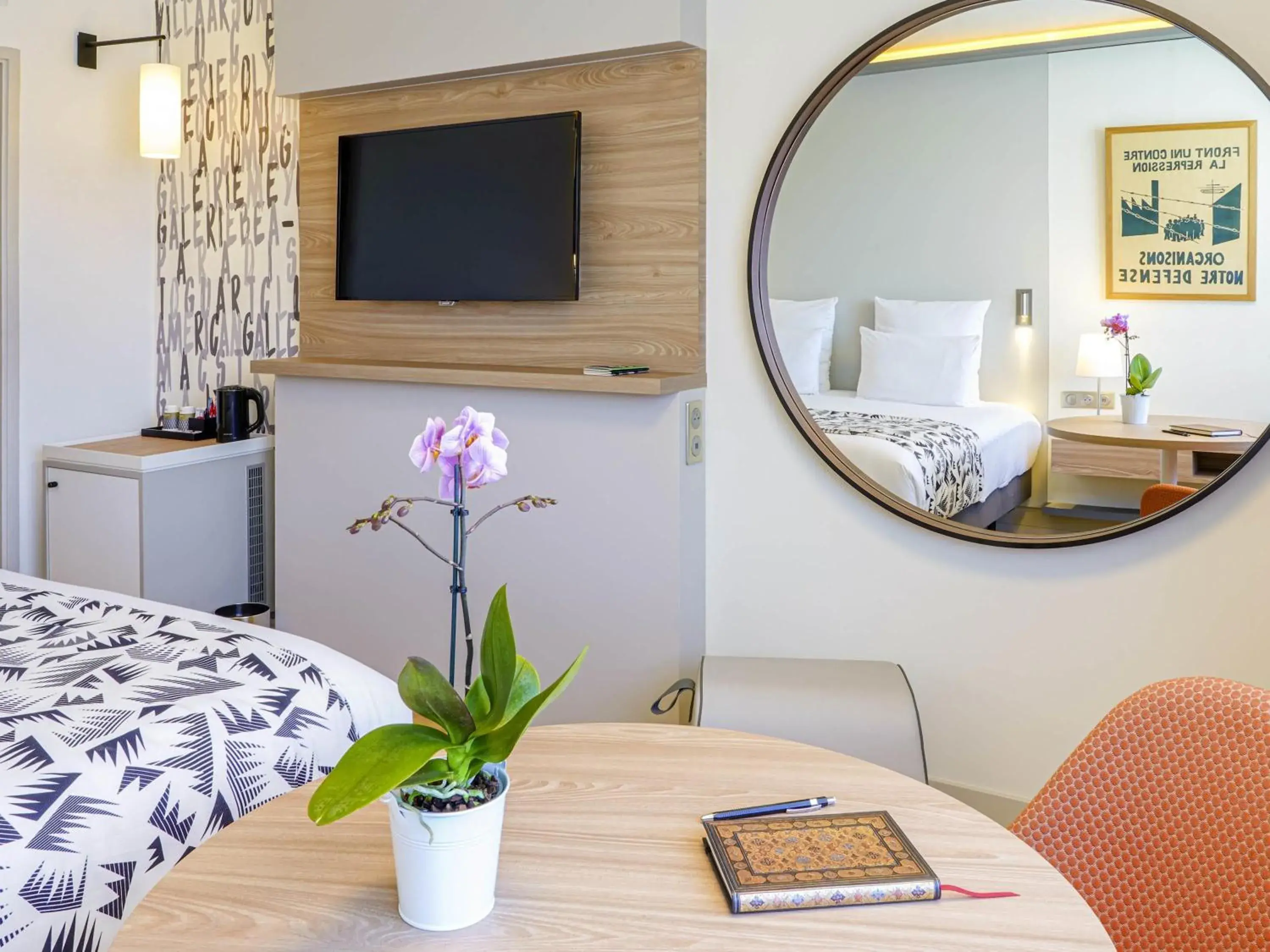 Bedroom, Bed in Mercure Marseille Centre Prado Vélodrome Bedroom, Bed in Mercure Marseille Centre Prado Vélodrome