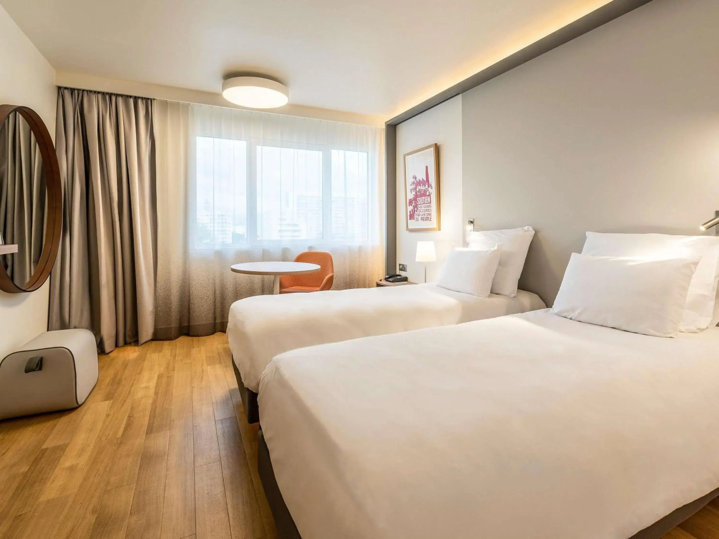 Classic  Twin Room in Mercure Marseille Centre Prado Vélodrome Classic  Twin Room in Mercure Marseille Centre Prado Vélodrome