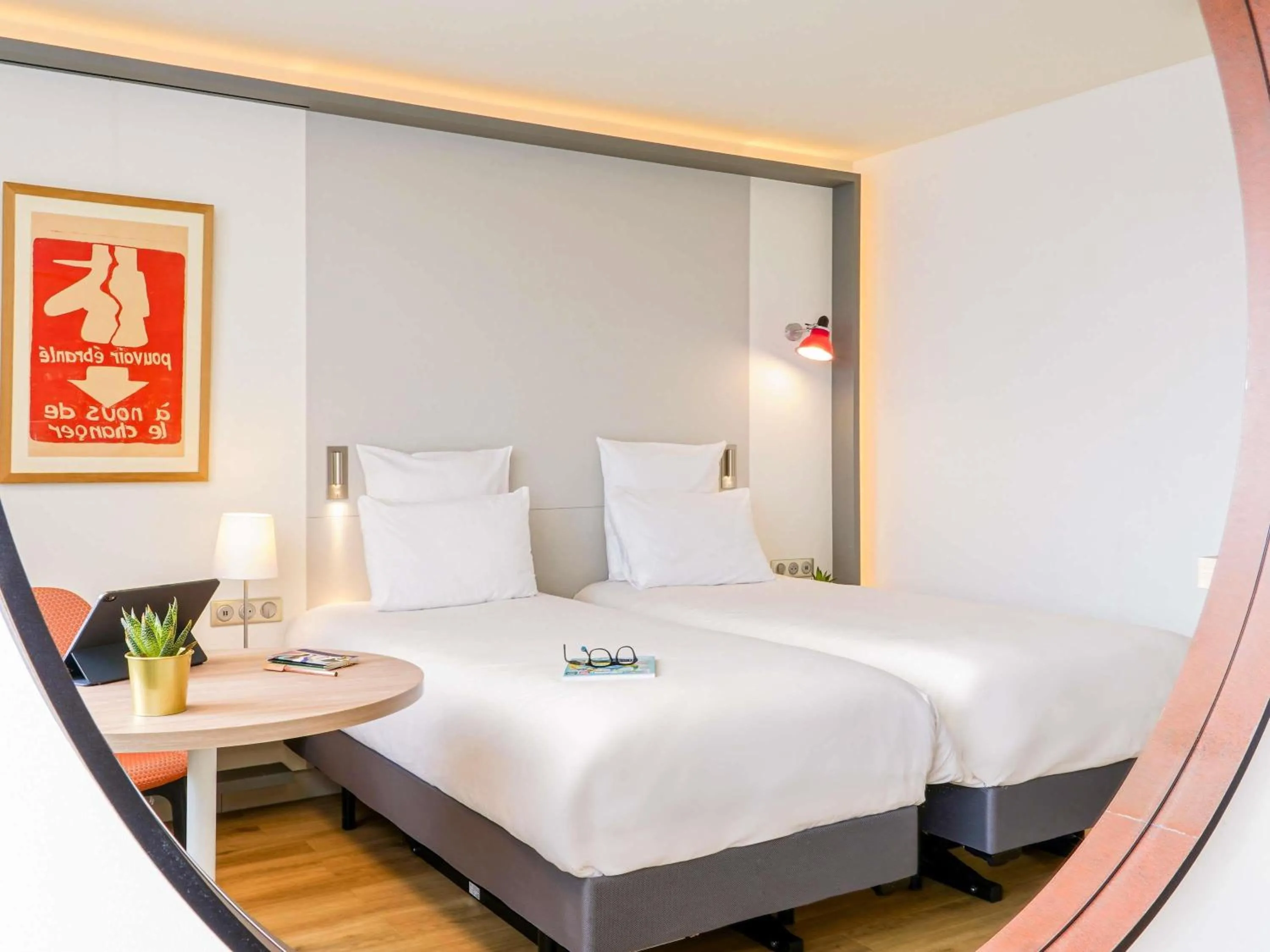 Bedroom, Bed in Mercure Marseille Centre Prado Vélodrome