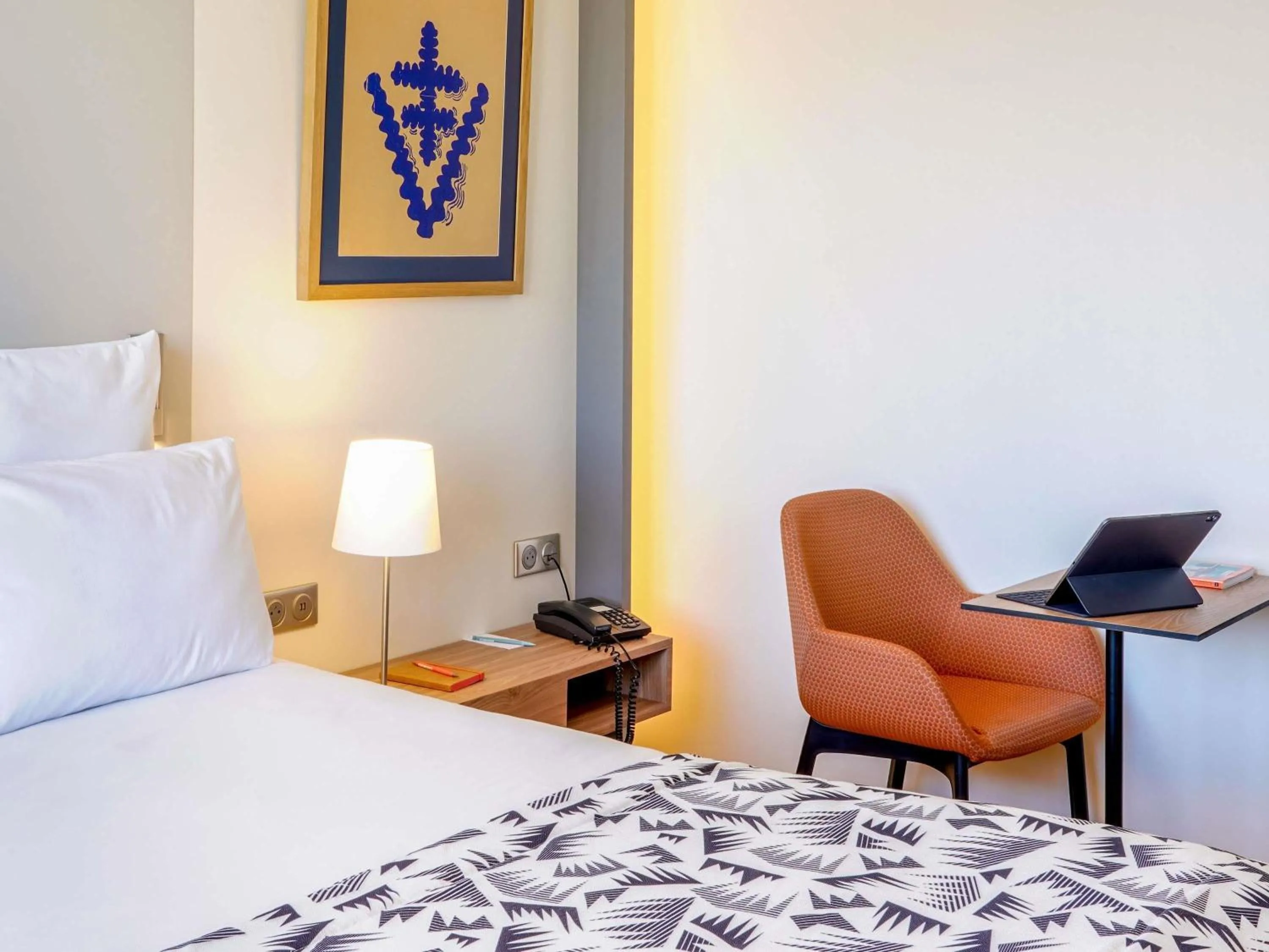 Bedroom, Bed in Mercure Marseille Centre Prado Vélodrome