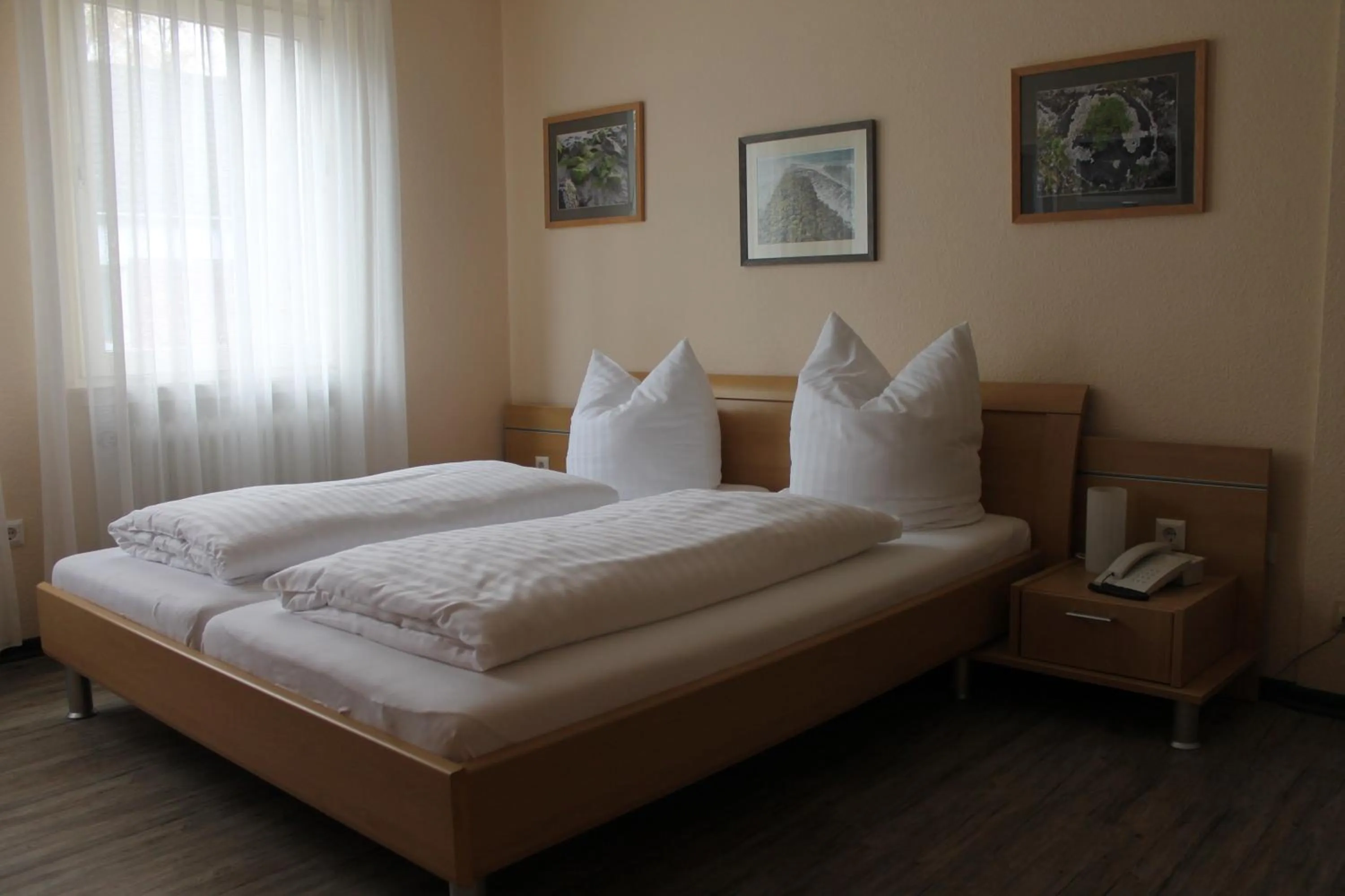 Bed in Alleehotel-Eschen