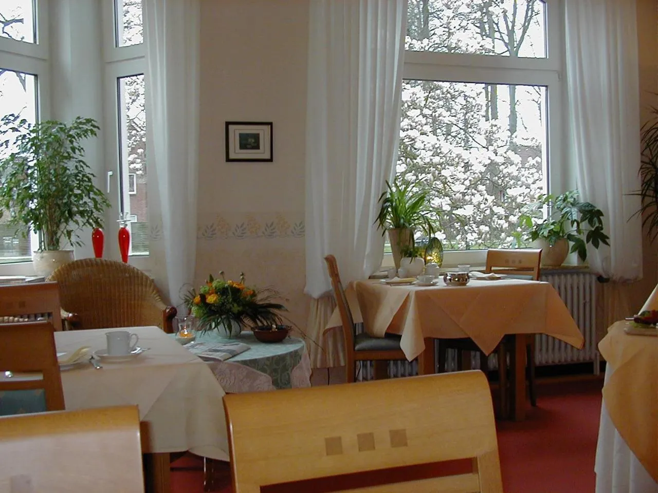 Restaurant/places to eat in Alleehotel-Eschen