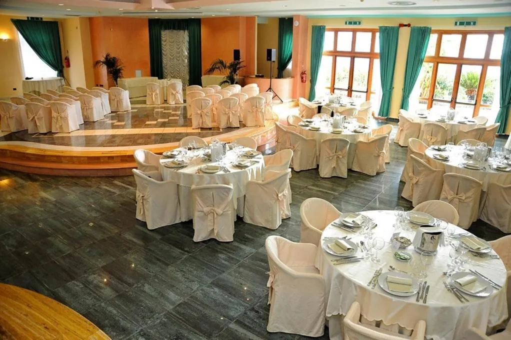 Restaurant/places to eat in Hotel Club San Diego