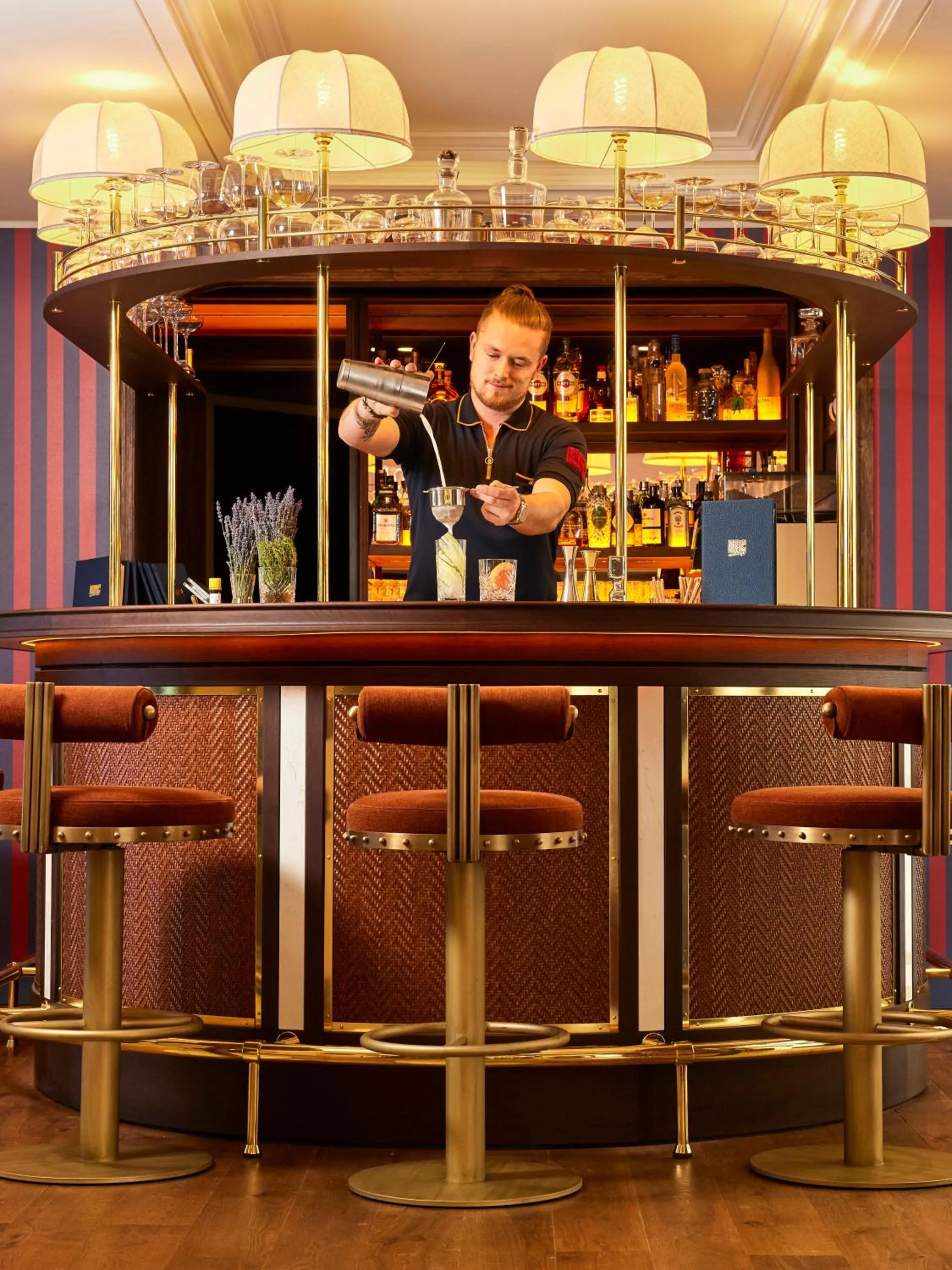 Lounge or bar in Sofitel Paris Baltimore Tour Eiffel