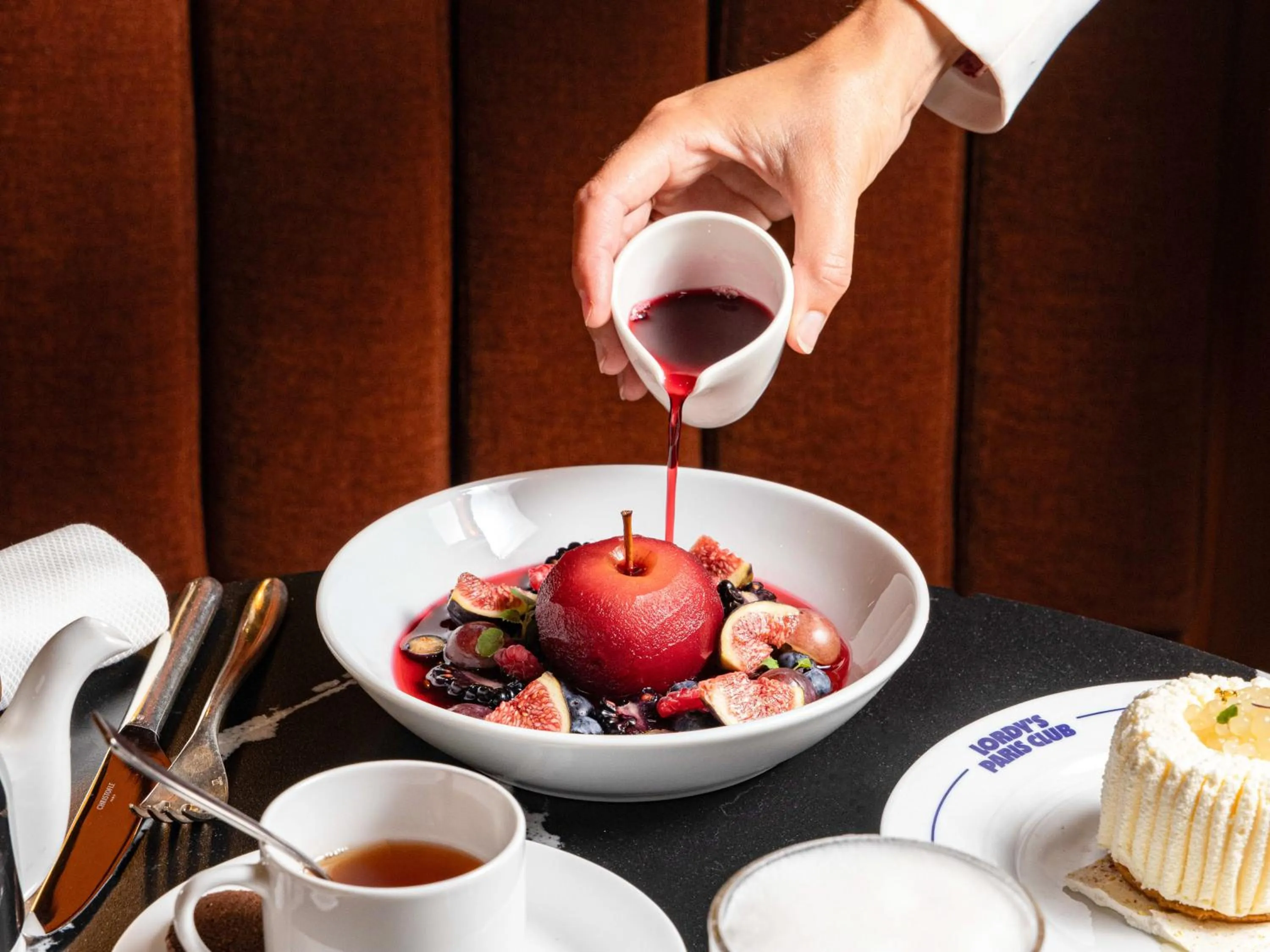 Restaurant/places to eat in Sofitel Paris Baltimore Tour Eiffel