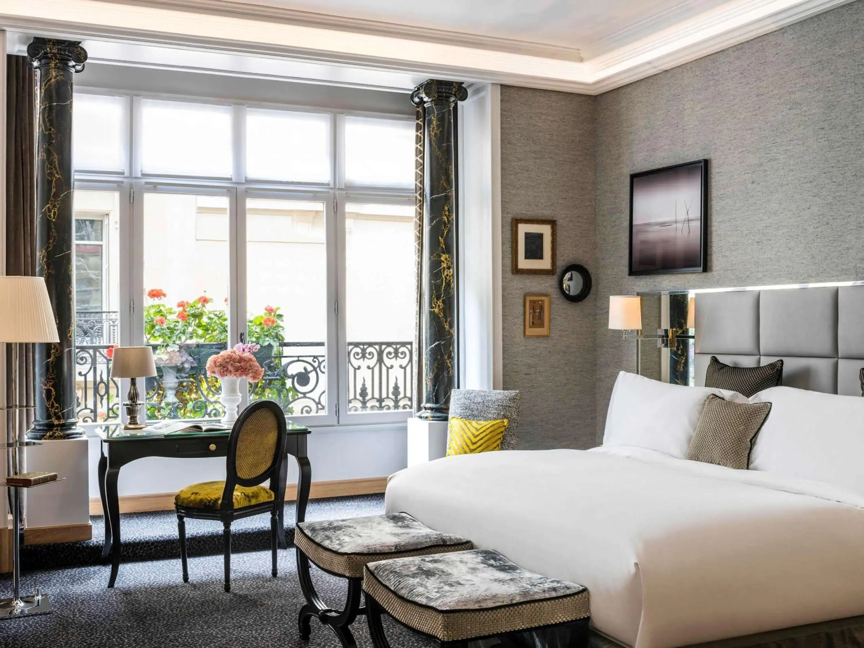Property building, Bed in Sofitel Paris Baltimore Tour Eiffel Property building, Bed in Sofitel Paris Baltimore Tour Eiffel