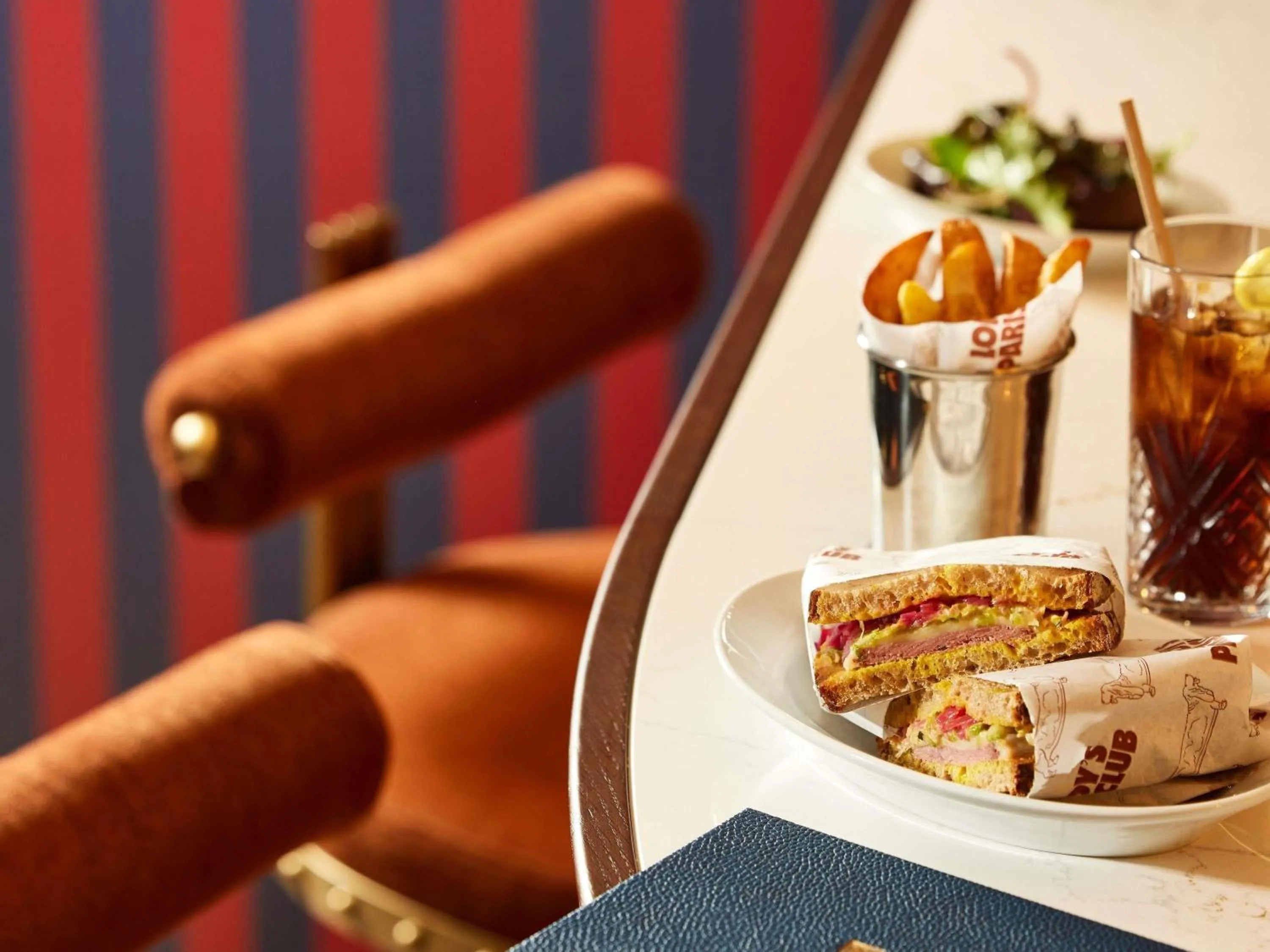 Restaurant/places to eat in Sofitel Paris Baltimore Tour Eiffel